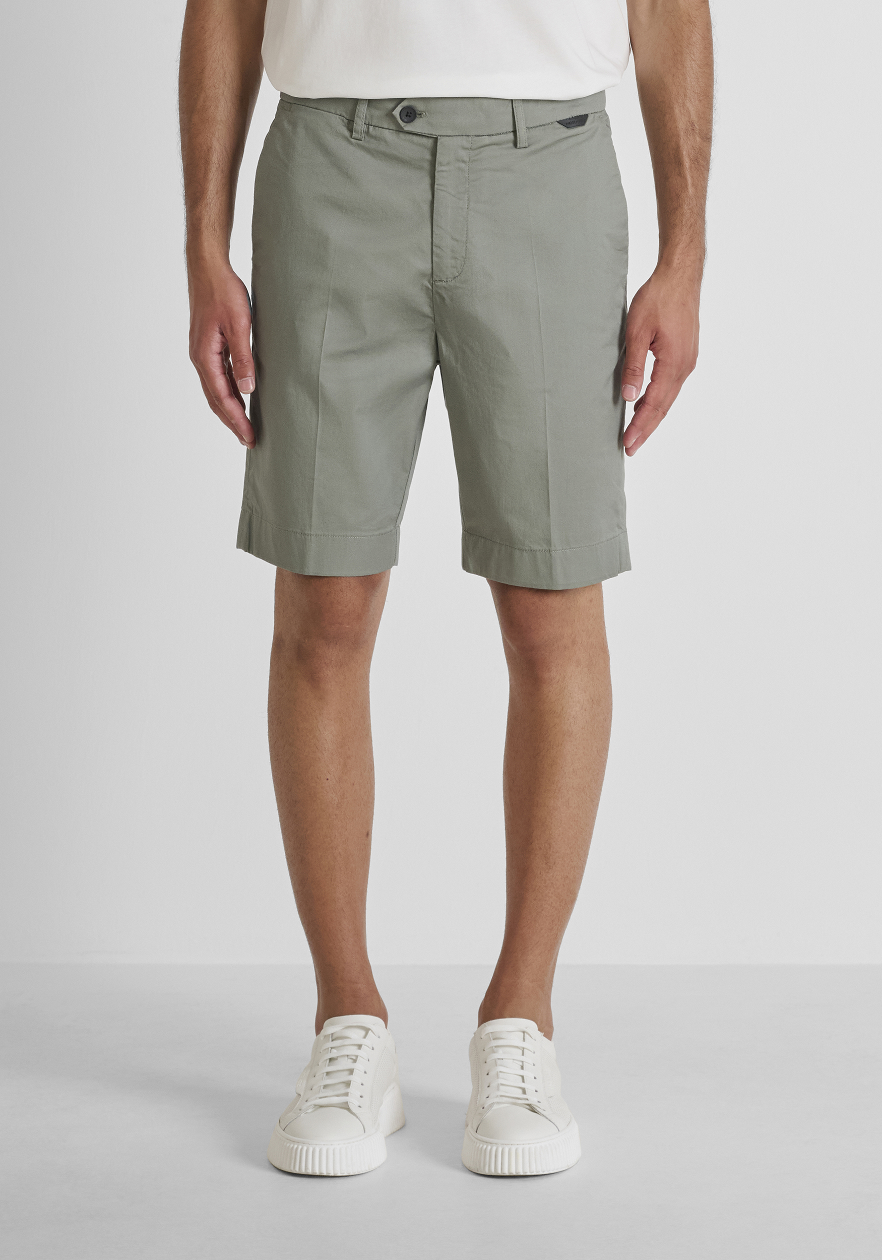 PANTALONES CORTOS SLIM FIT «MARK» DE SARGA DE ALGODÓN ELÁSTICO