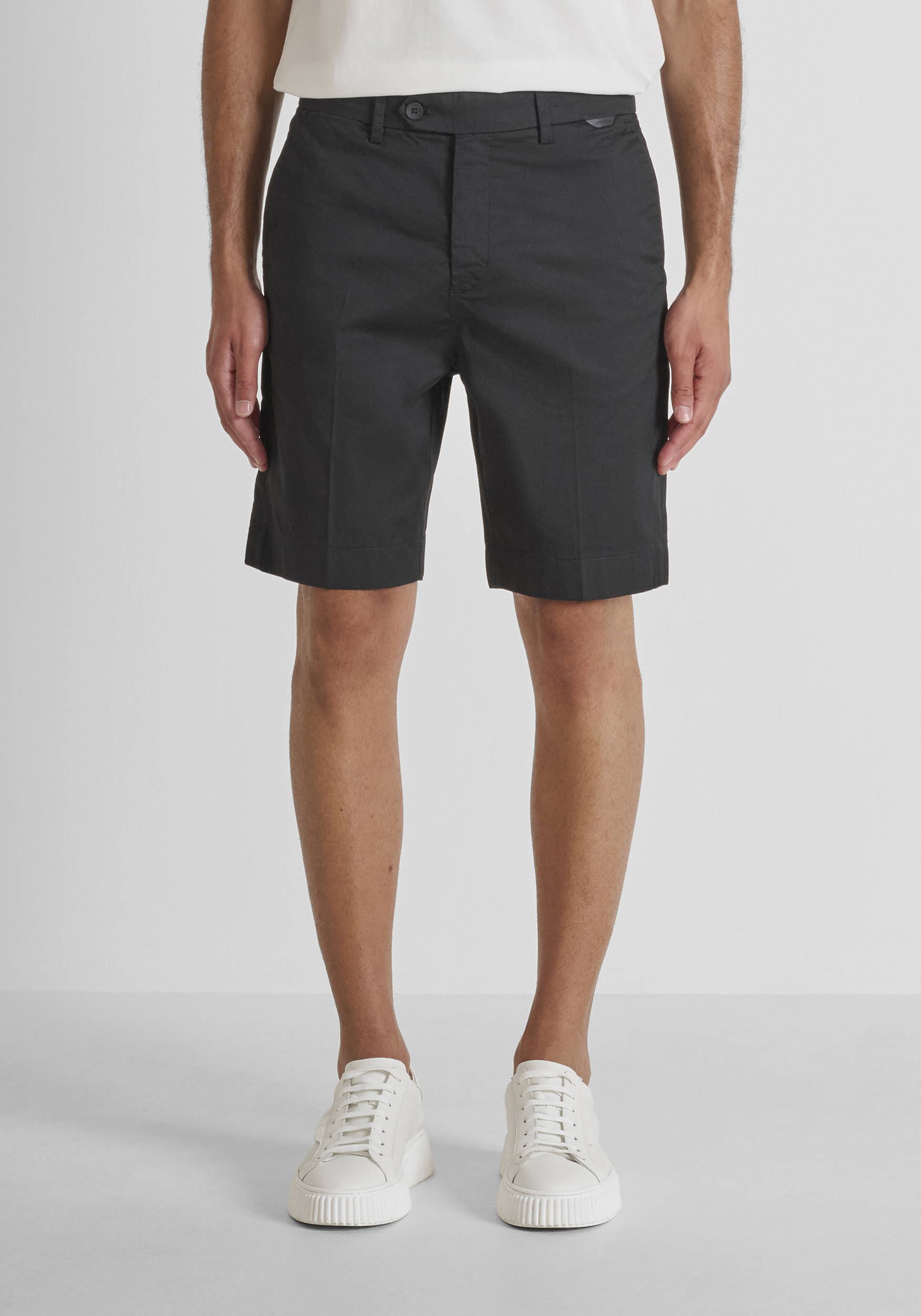 PANTALONES CORTOS SLIM FIT «MARK» DE SARGA DE ALGODÓN ELÁSTICO