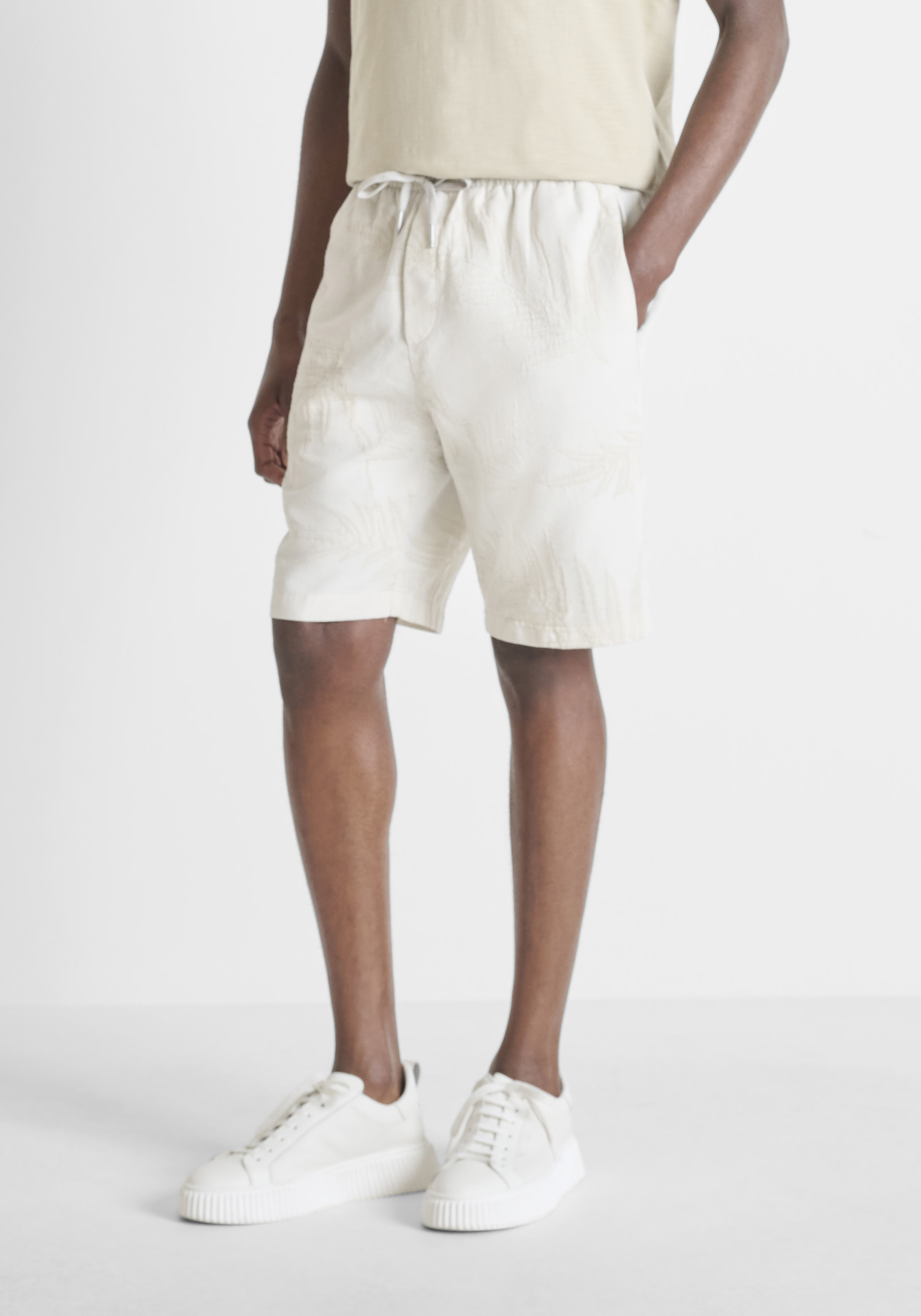 PANTALONES CORTOS REGULAR FIT EN JACQUARD DE ALGODÓN