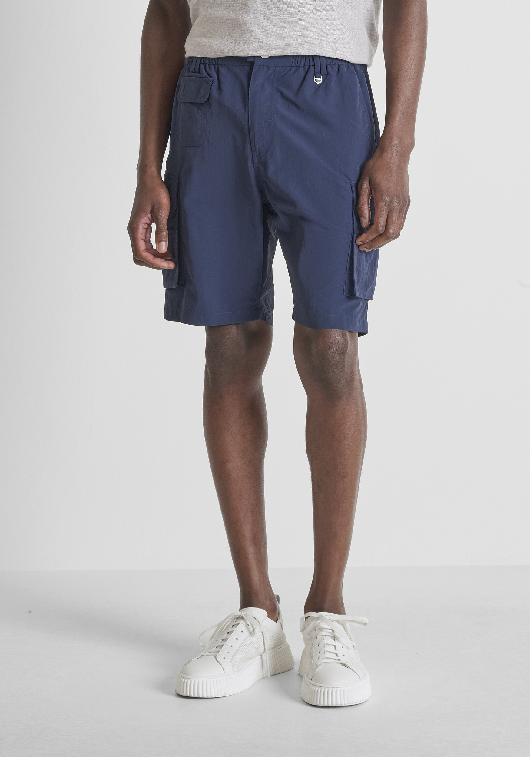 REGULAR FIT «ZEY» DE TEJIDO TÉCNICO CON BOLSILLOS