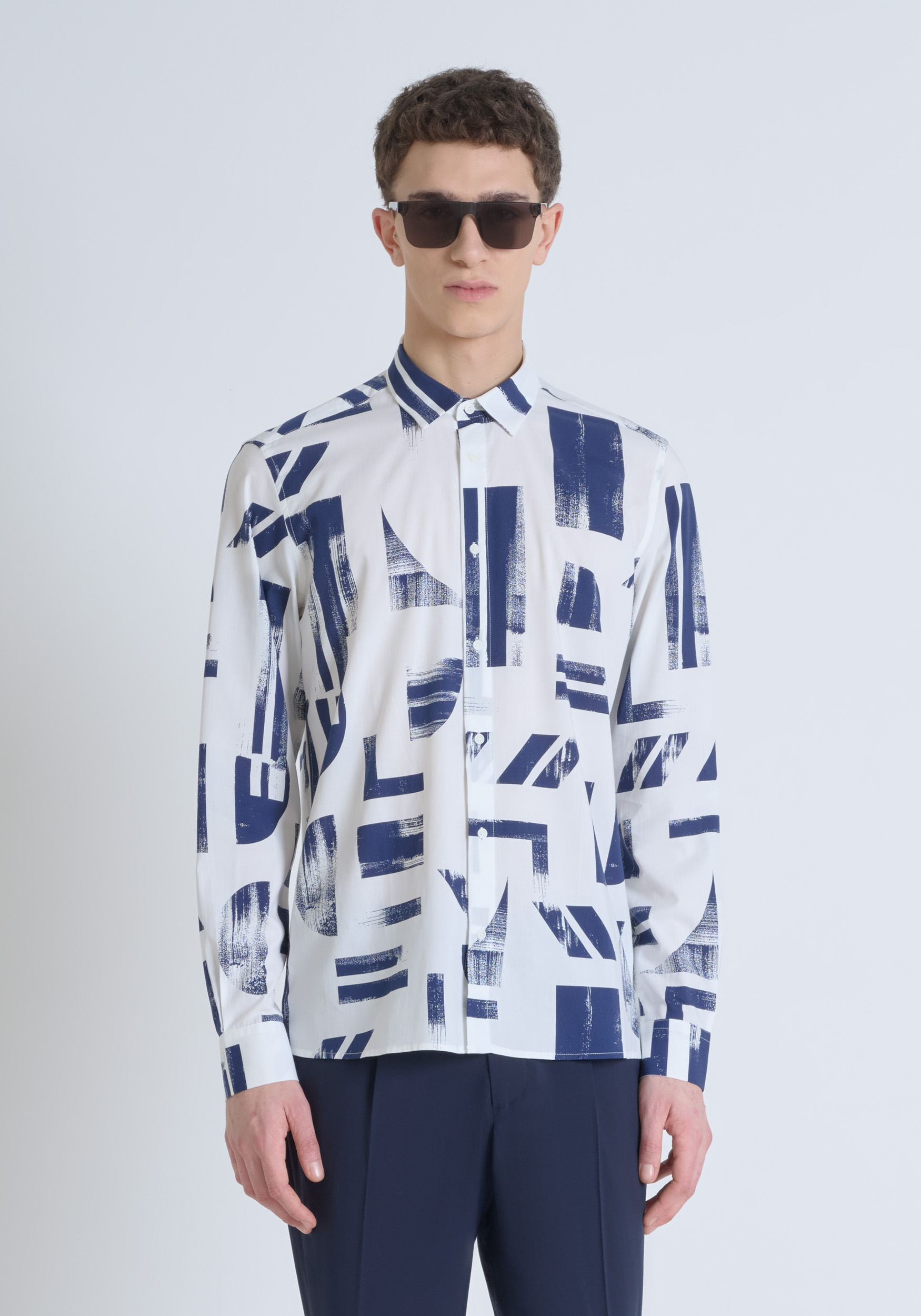 Imagen CAMISA REGULAR STRAIGHT FIT «BARCELLONA» DE MEZCLA DE ALGODÓN ESTAMPADO