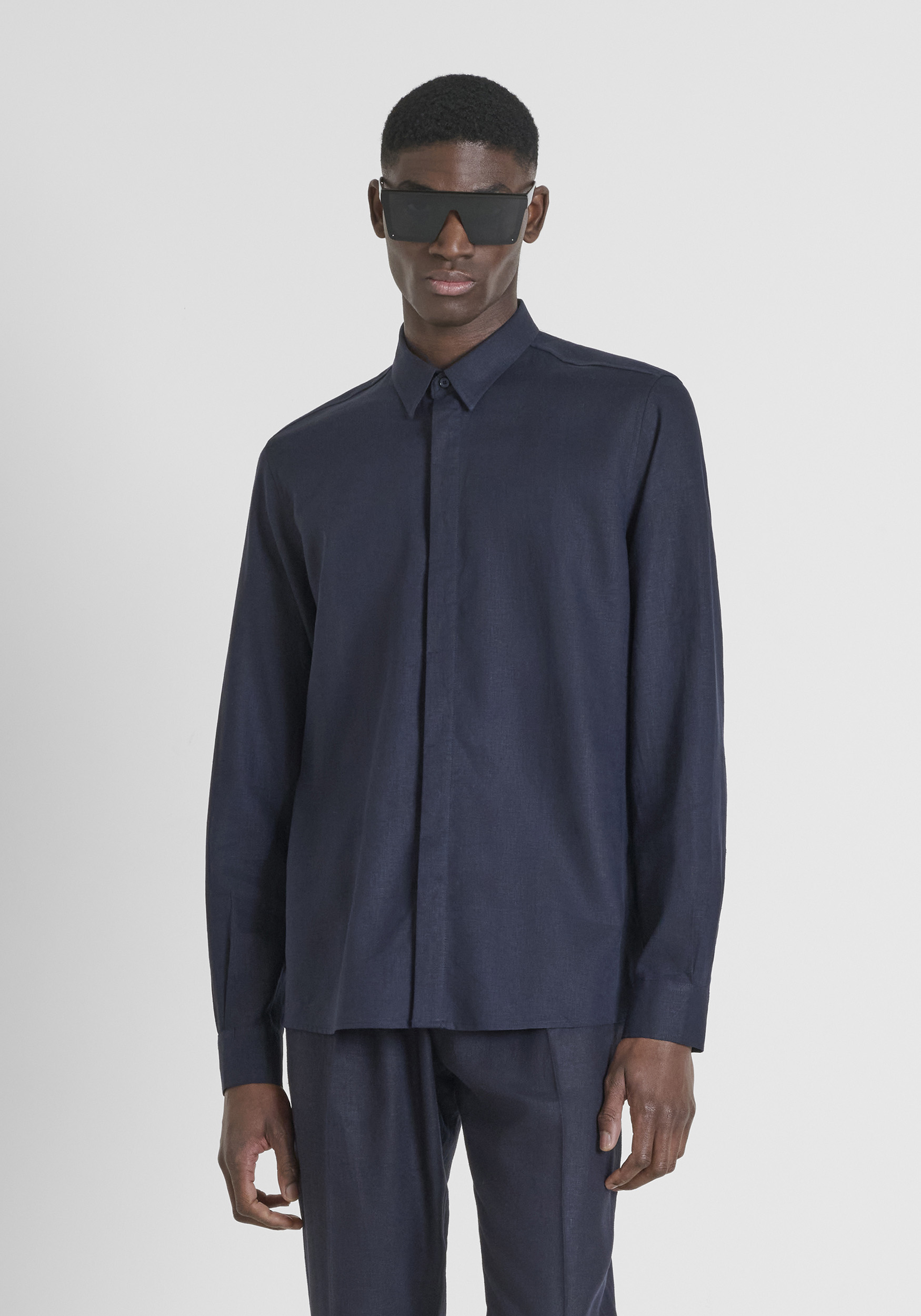 CAMISA REGULAR FIT «SMIRNE» EN SUAVE MEZCLA DE LINO Y VISCOSA