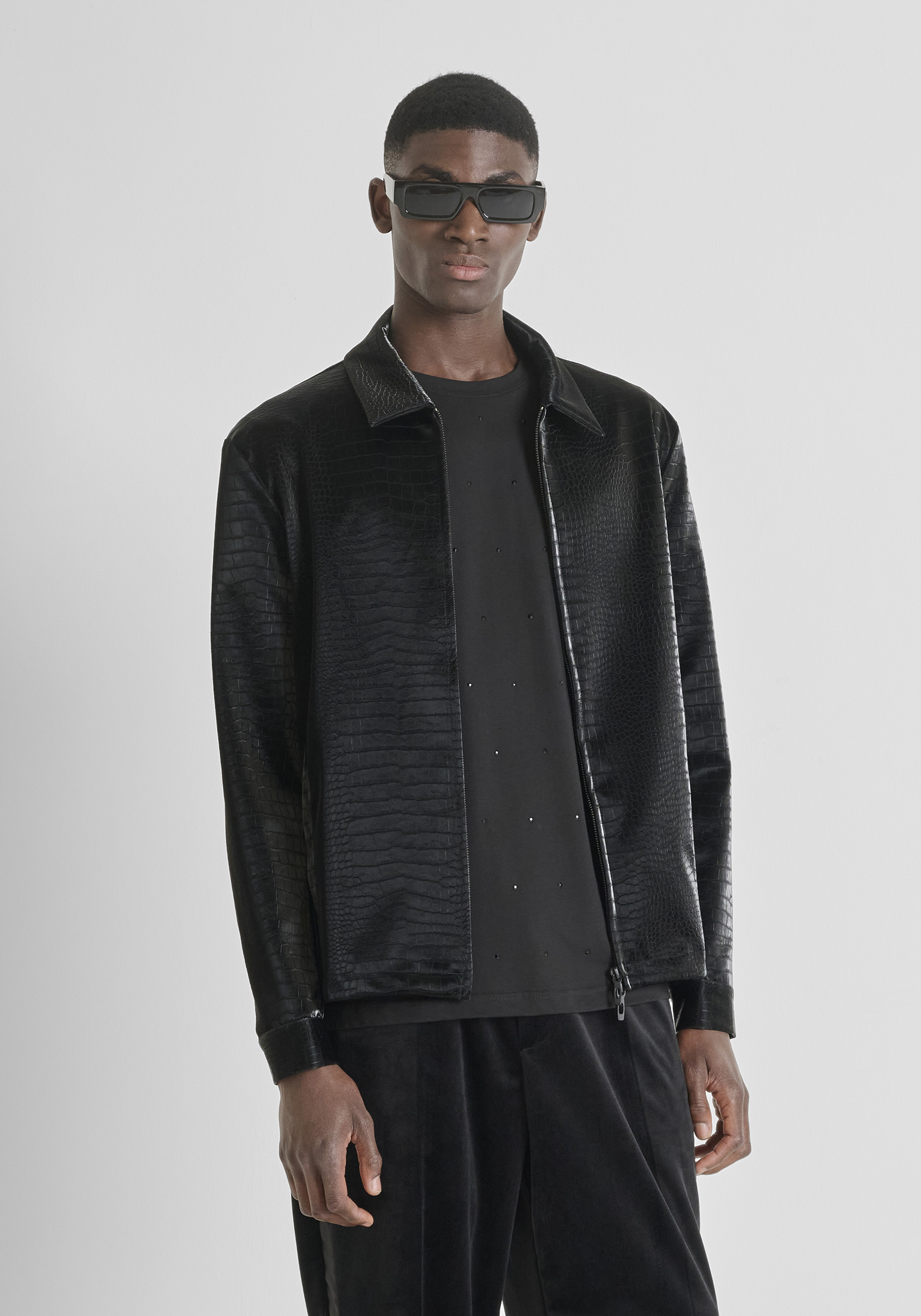 CAMISA SLIM FIT EN POLIPIEL ESTAMPADO COCODRILO