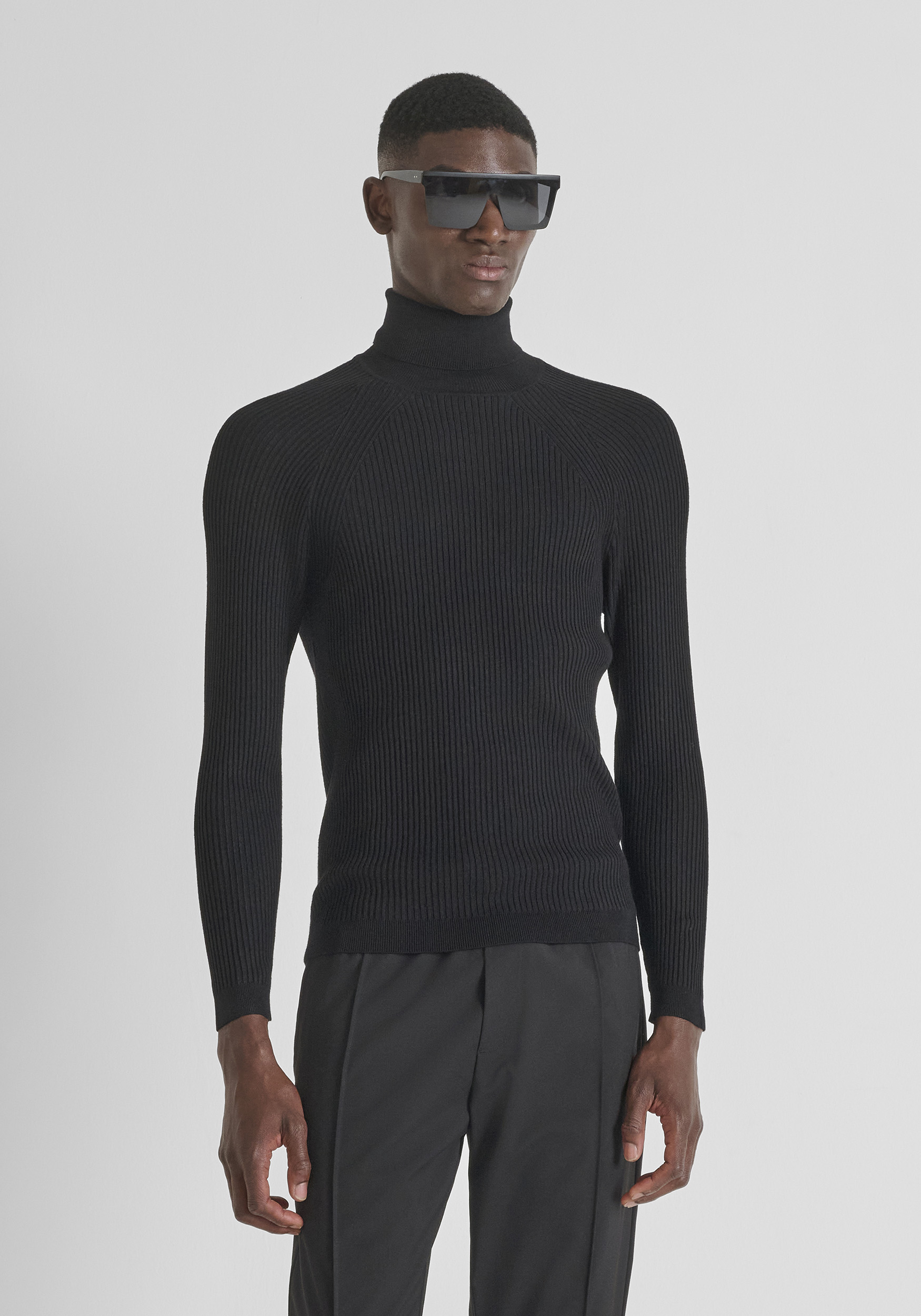 JERSEY CUELLO ALTO SUPER SLIM FIT EN MEZCLA VISCOSA ELÁSTICA