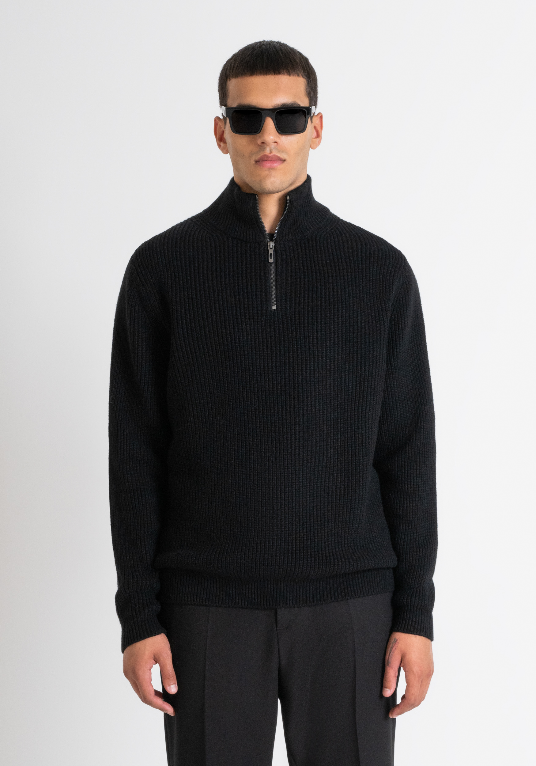 SUÉTER CON CREMALLERA REGULAR FIT NEGRO DE MEZCLA DE LANA MERINA