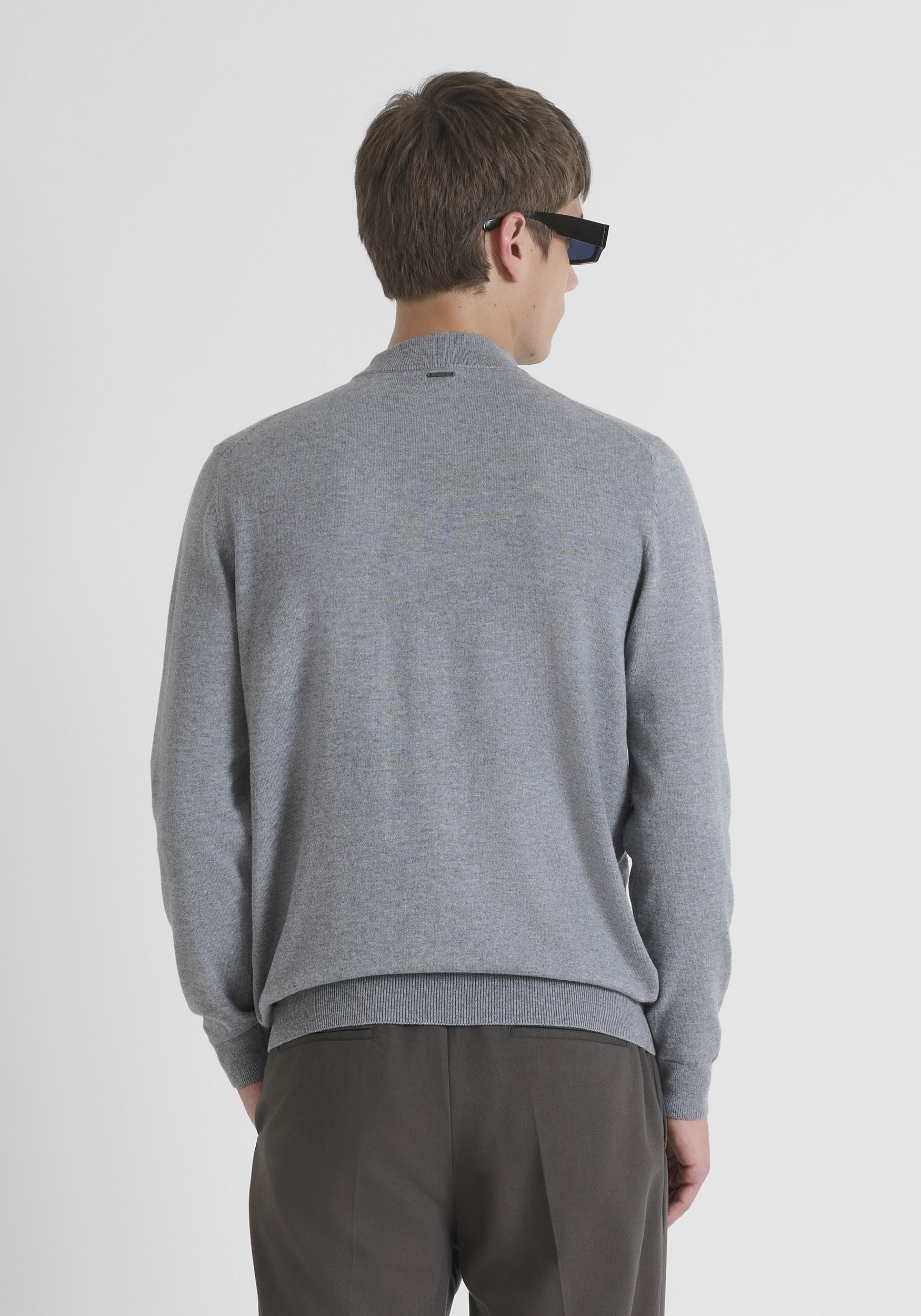 SUÉTER REGULAR FIT EN MEZCLA DE LANA Y CACHEMIR