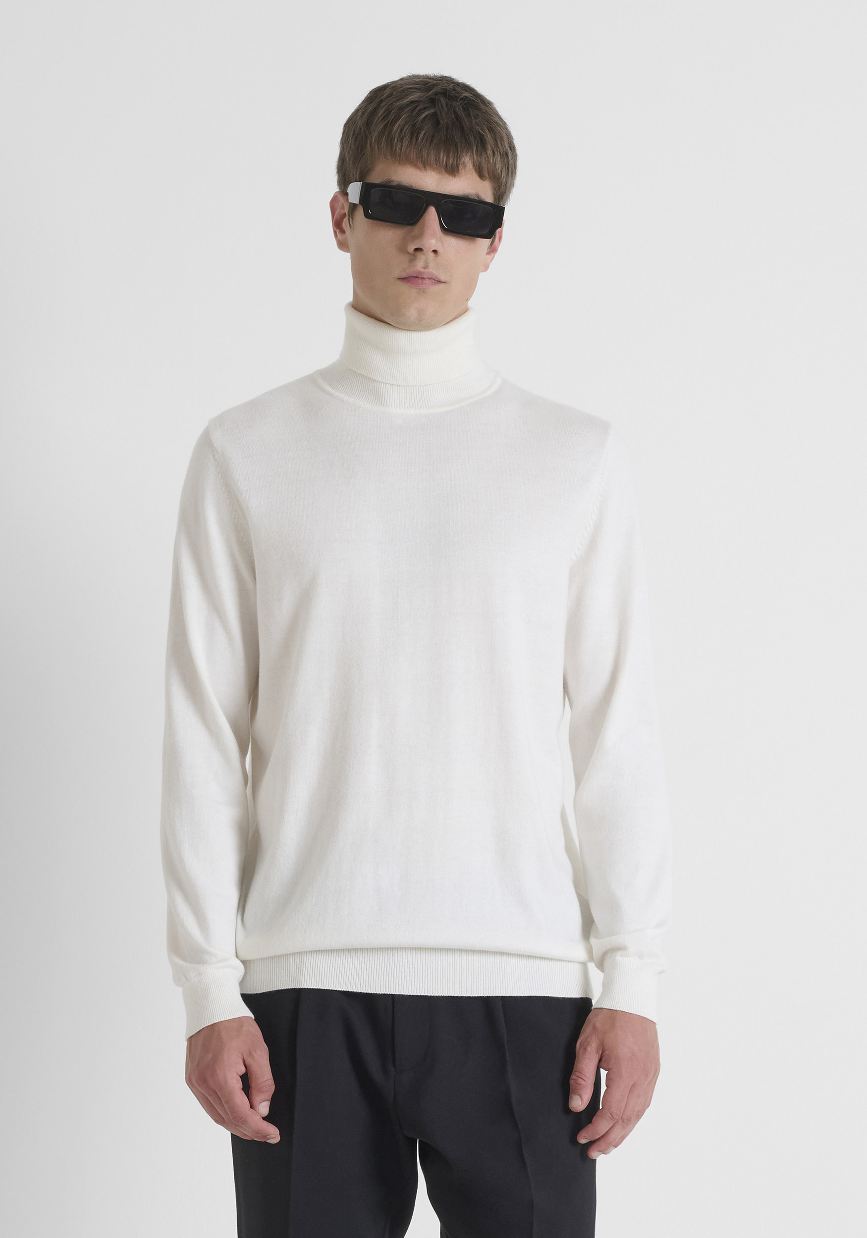 JERSEY REGULAR FIT EN MEZCLA LANA Y CACHEMIRA CON CUELLO