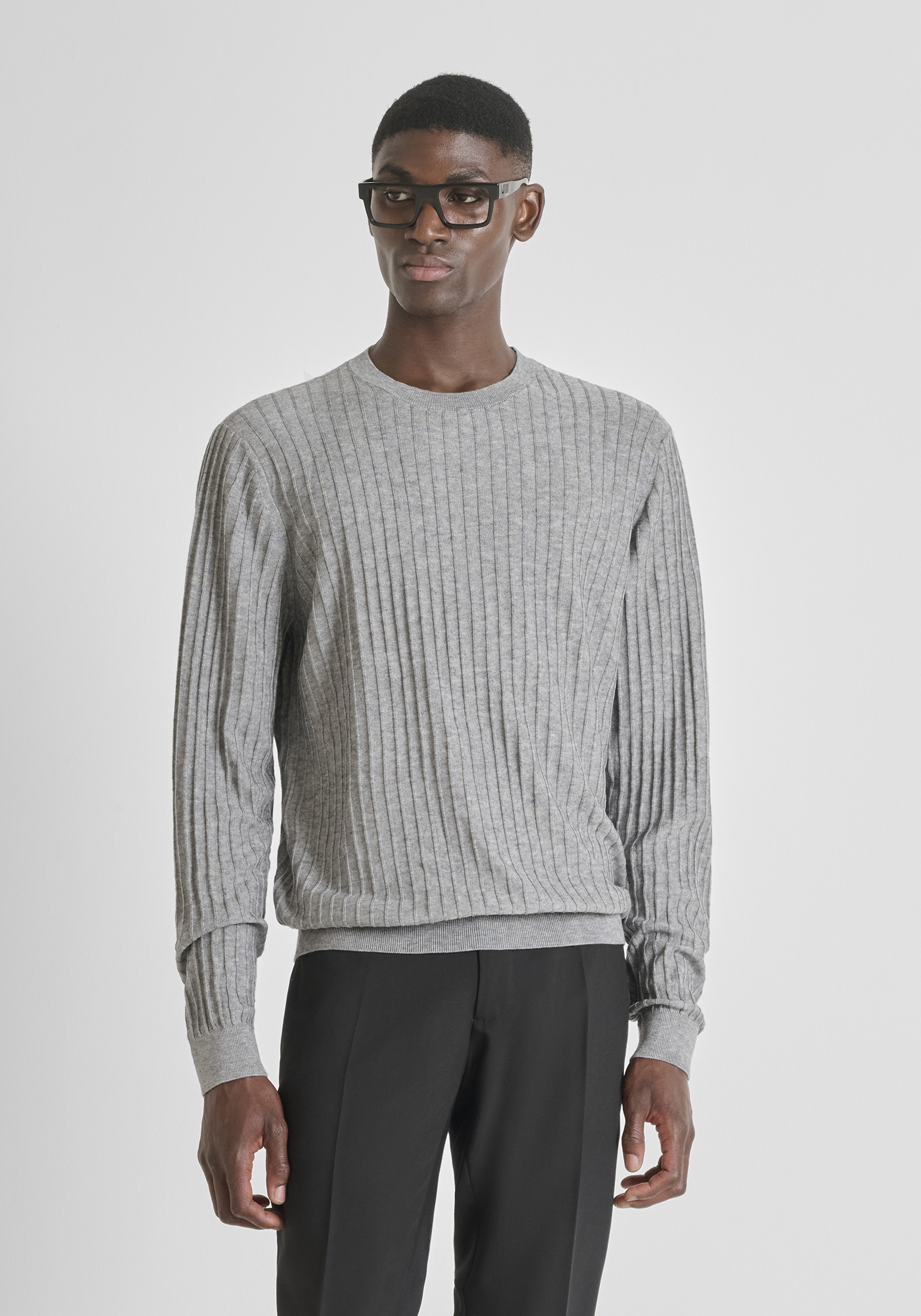 SUÉTER REGULAR FIT EN MEZCLA DE LANA