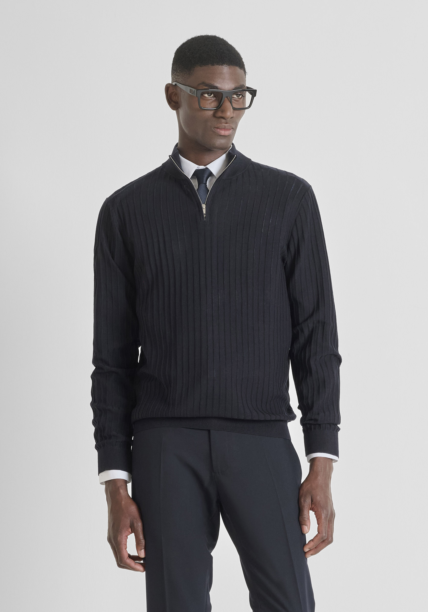 SUÉTER SLIM FIT CON CREMALLERA EN MEZCLA DE LANA