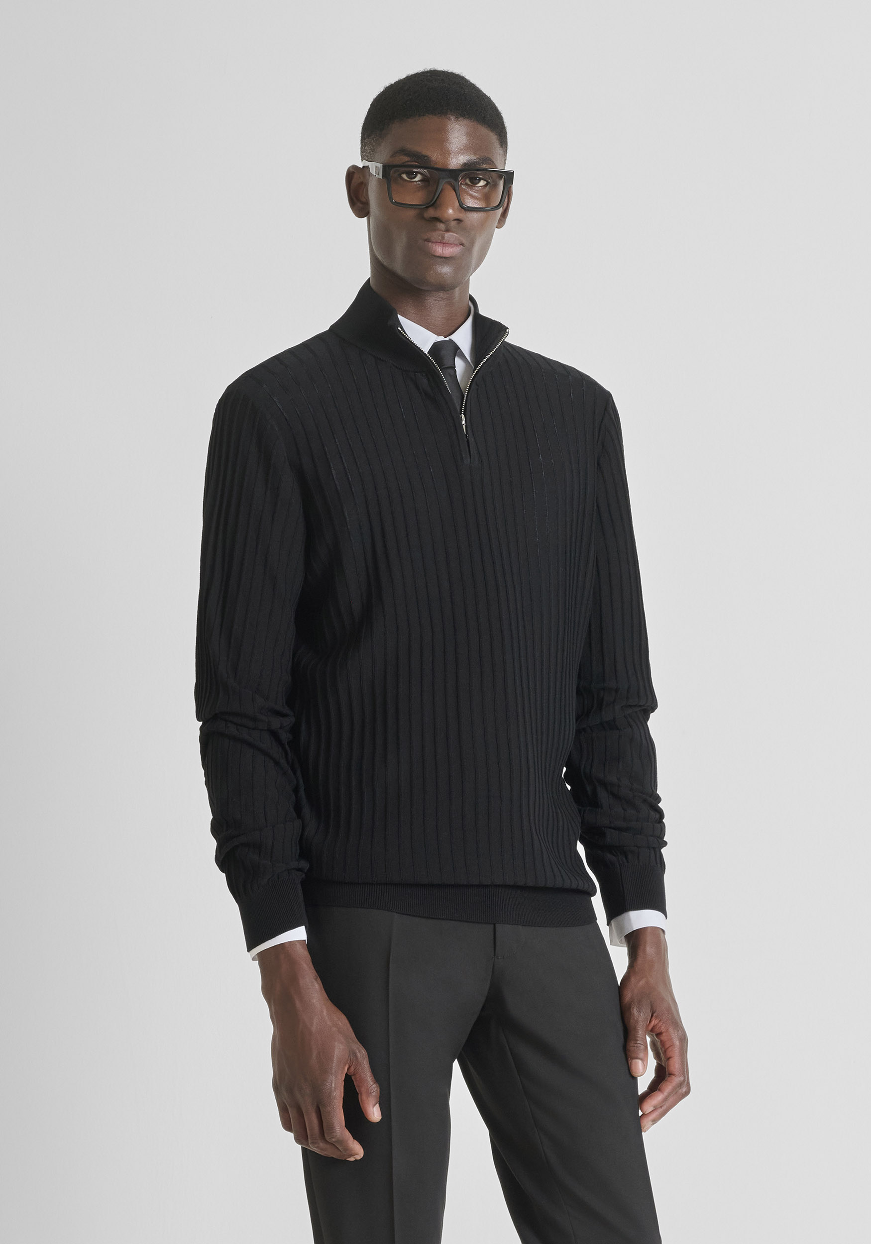 SUÉTER SLIM FIT CON CREMALLERA EN MEZCLA DE LANA