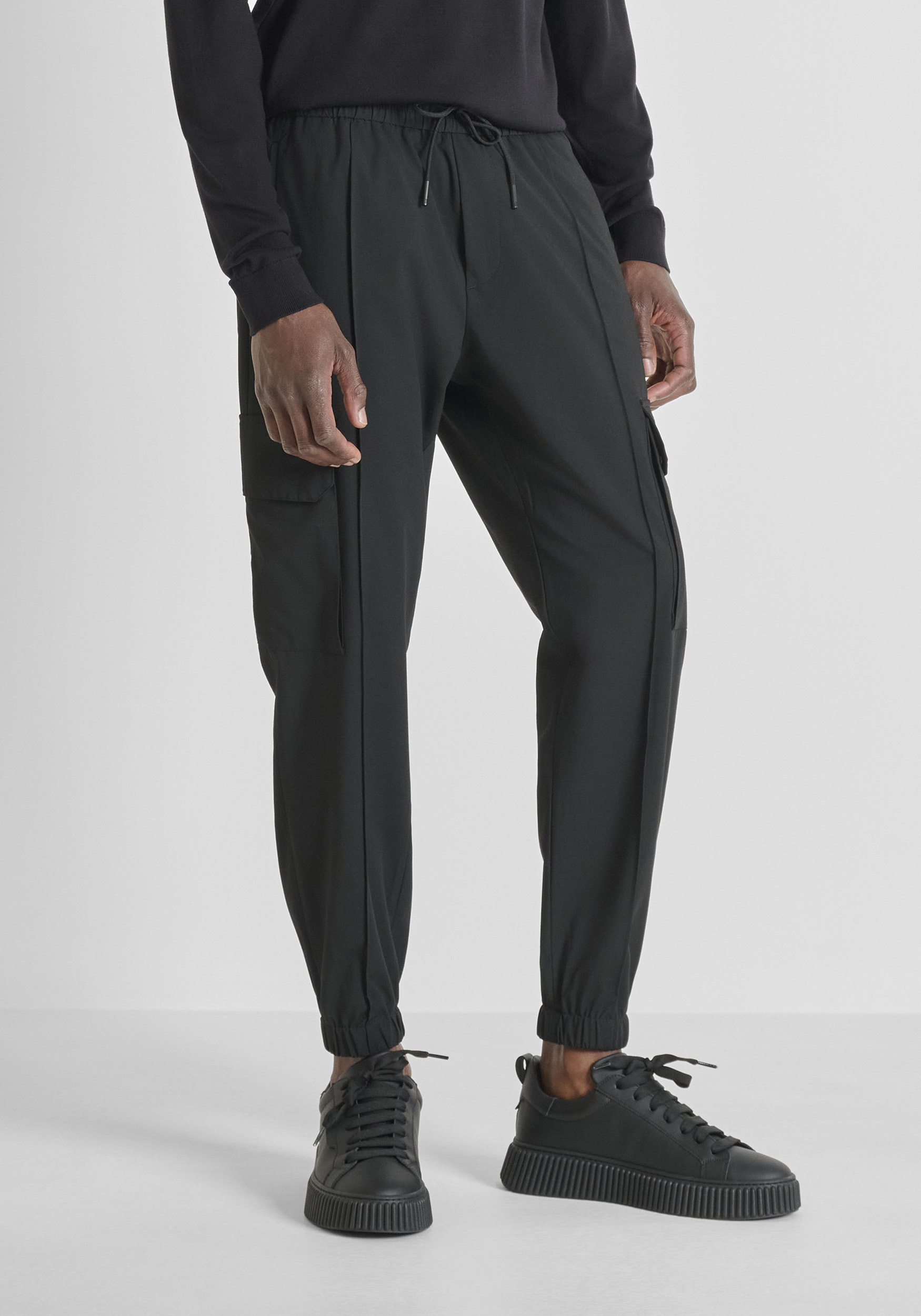 PANTALÓN «EDWARD» REGULAR FIT DE VISCOSA ELÁSTICA