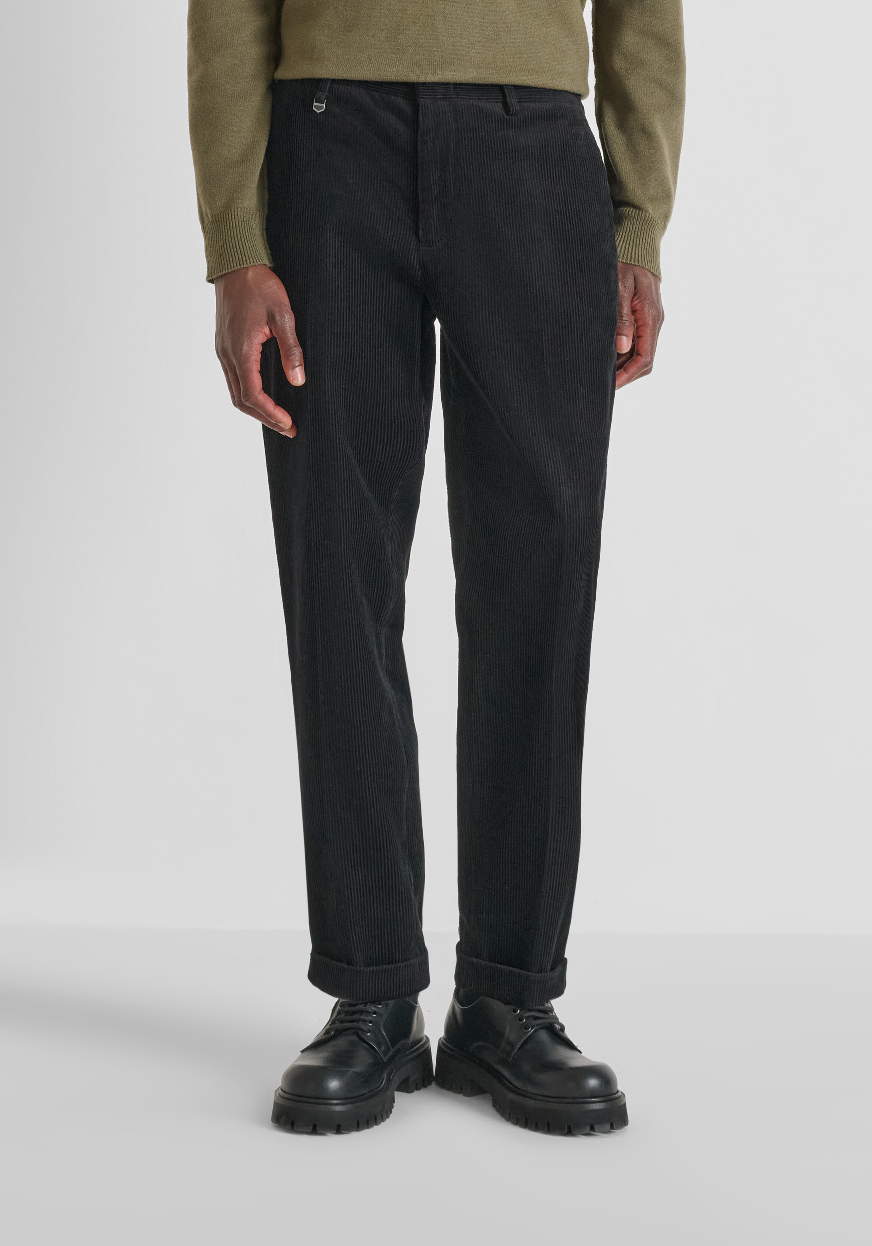 PANTALONES REGULAR FIT «WILL» TERCIOPELO