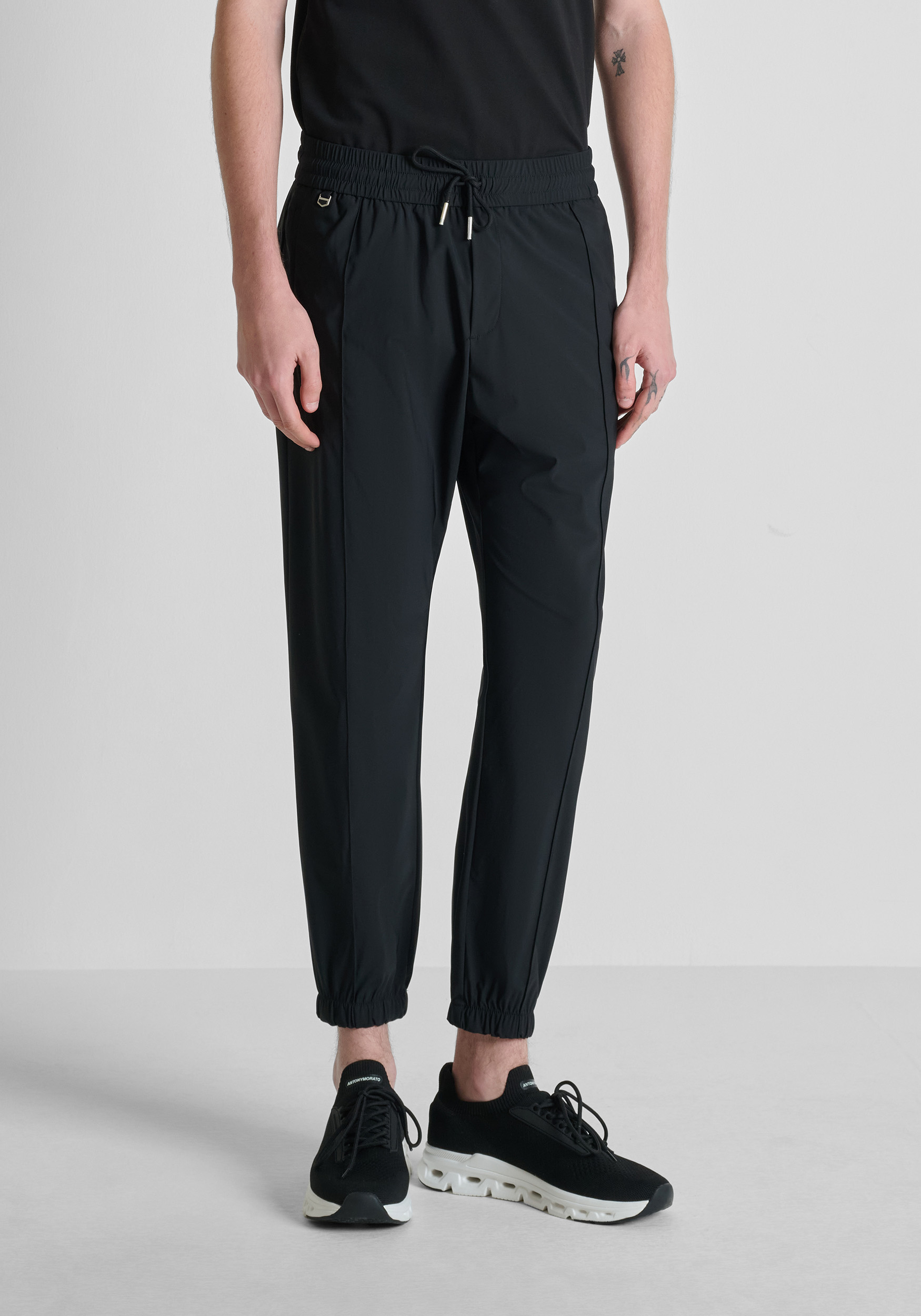 PANTALONES REGULAR FIT «NATE» DE TEJIDO TÉCNICO