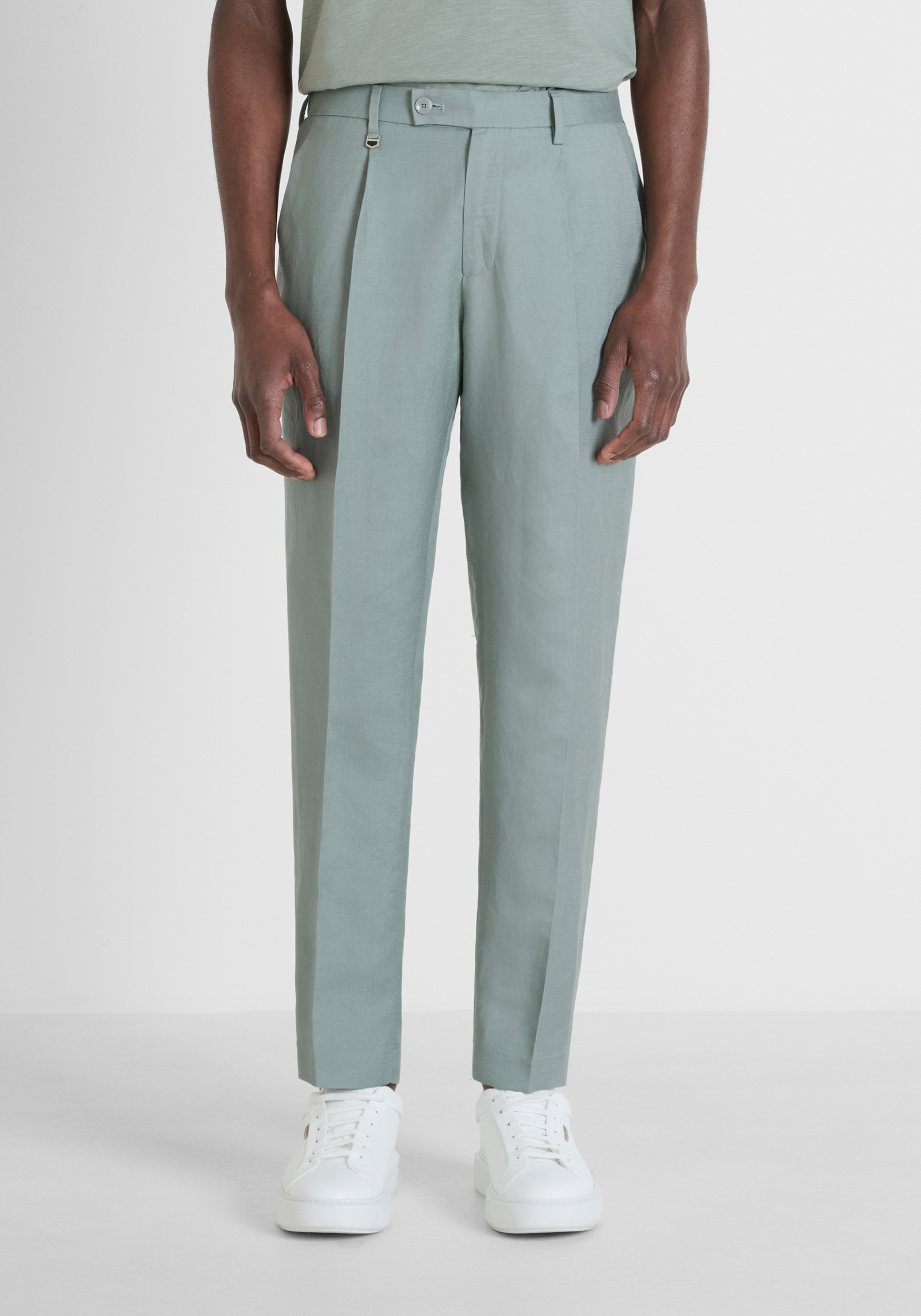 PANTALÓN REGULAR FIT «LUIS» EN MEZCLA DE LINO FLAMEADO