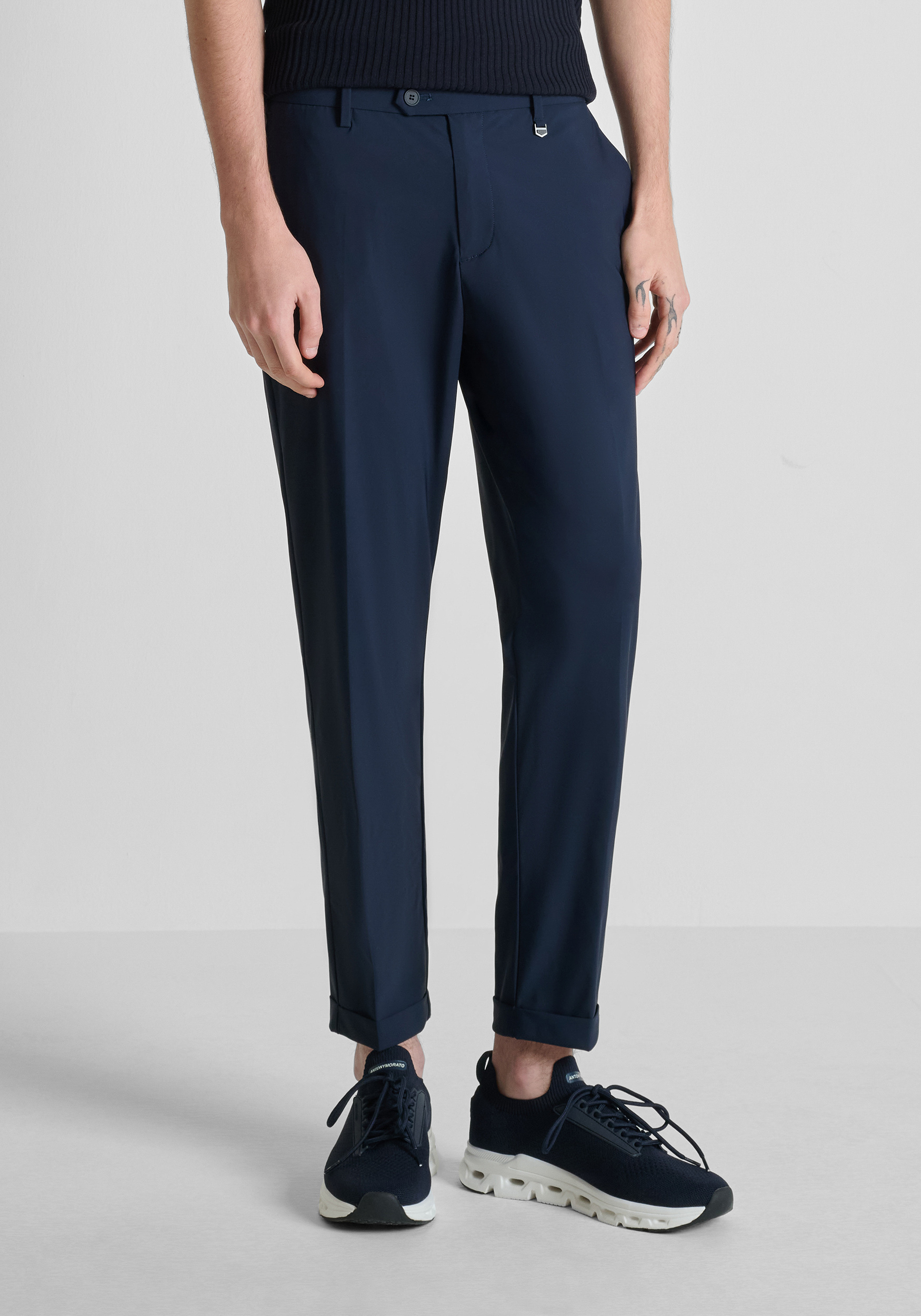 PANTALONES TOBILLEROS SLIM FIT «RAD» DE TEJIDO TÉCNICO BI-STRETCH