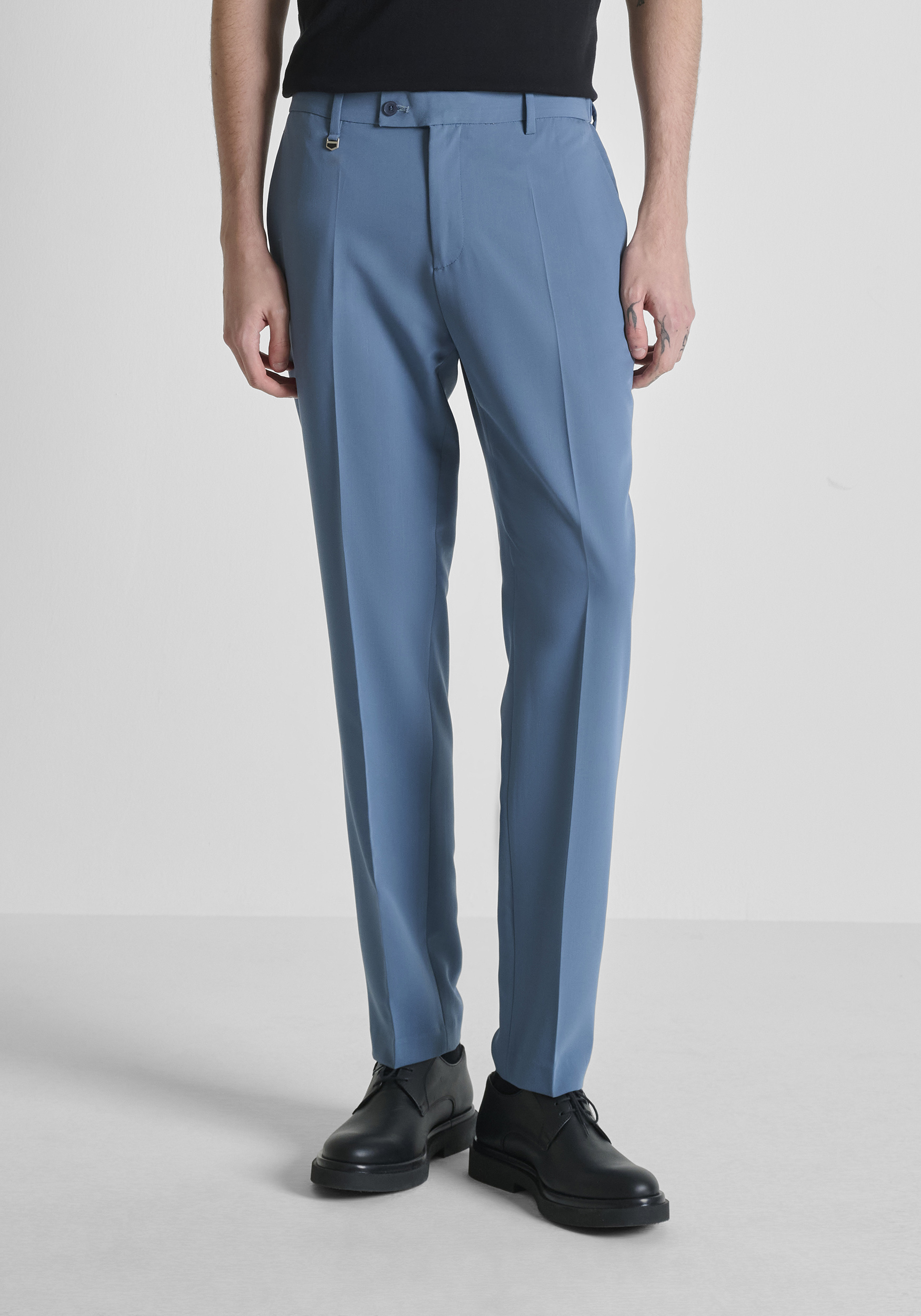 PANTALONES REGULAR FIT «CORA» DE MEZCLA DE VISCOSA ELÁSTICA