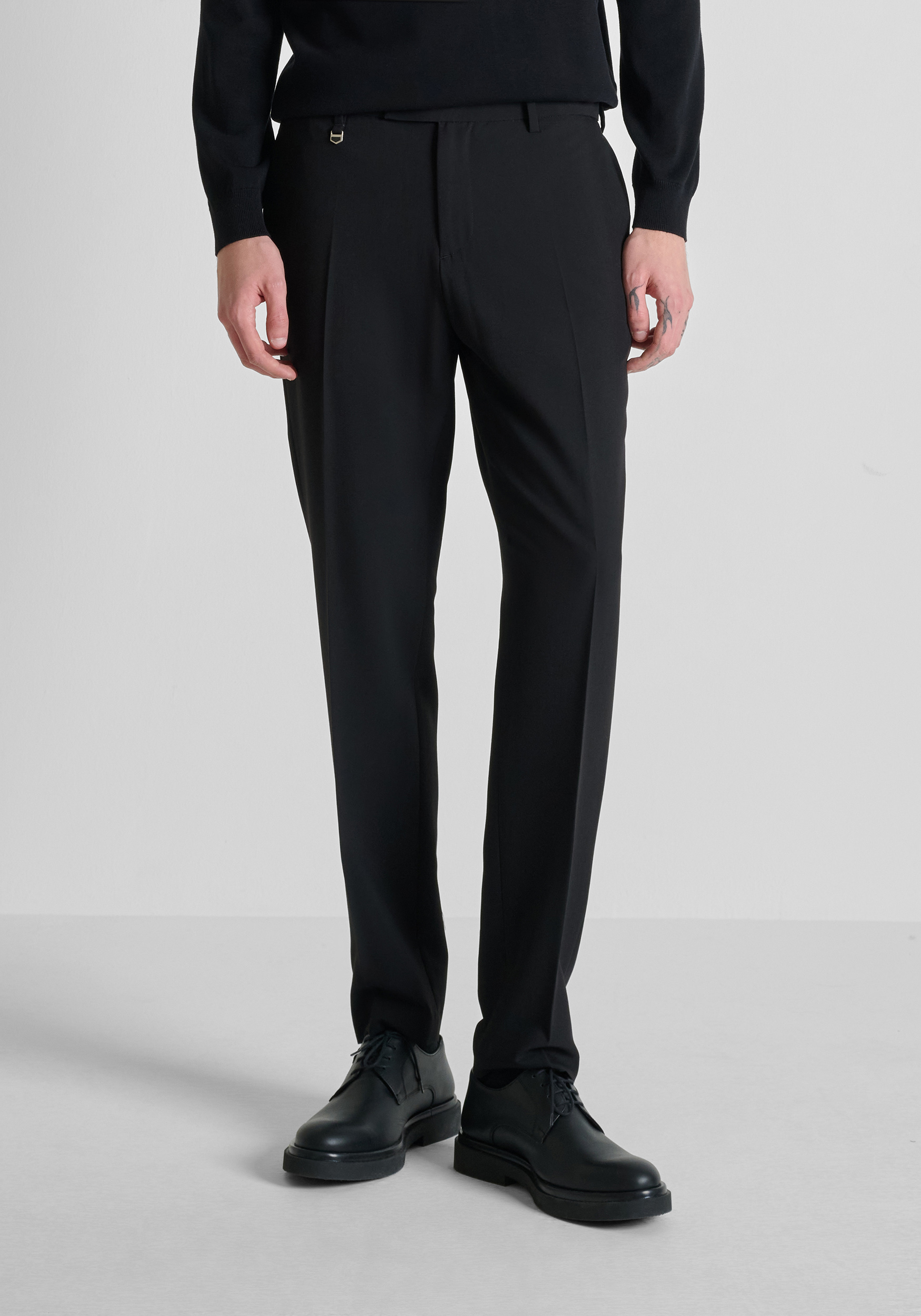 PANTALONES REGULAR FIT «CORA» DE MEZCLA DE VISCOSA ELÁSTICA