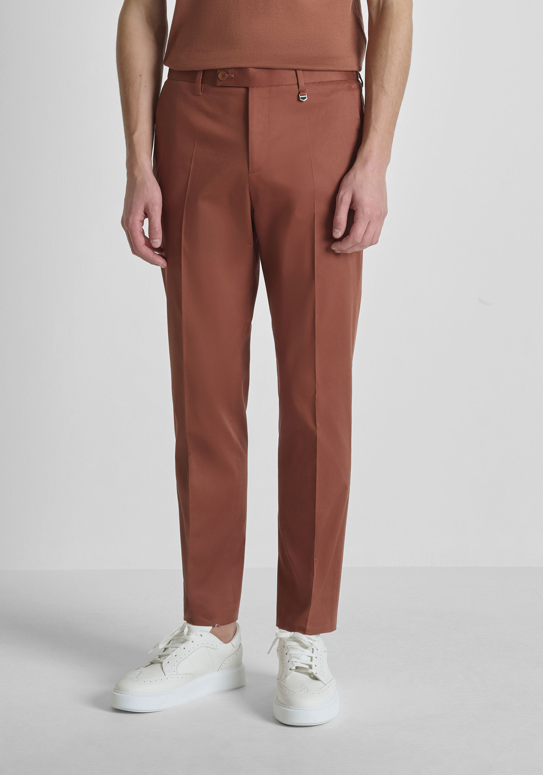 PANTALONES REGULAR FIT «JULIAN» DE SARGA DE ALGODÓN Y LYOCELL