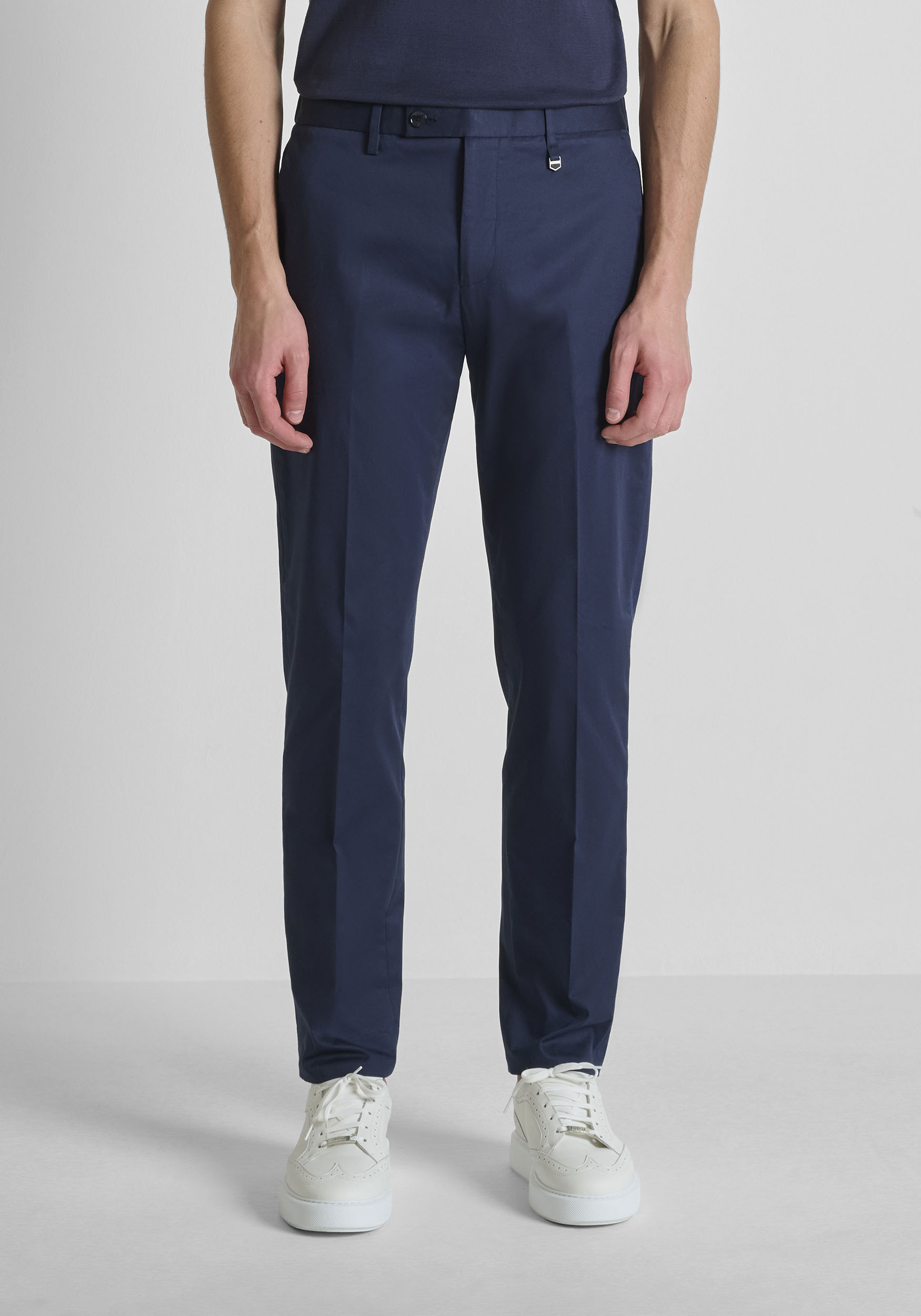 PANTALONES REGULAR FIT «JULIAN» DE SARGA DE ALGODÓN Y LYOCELL