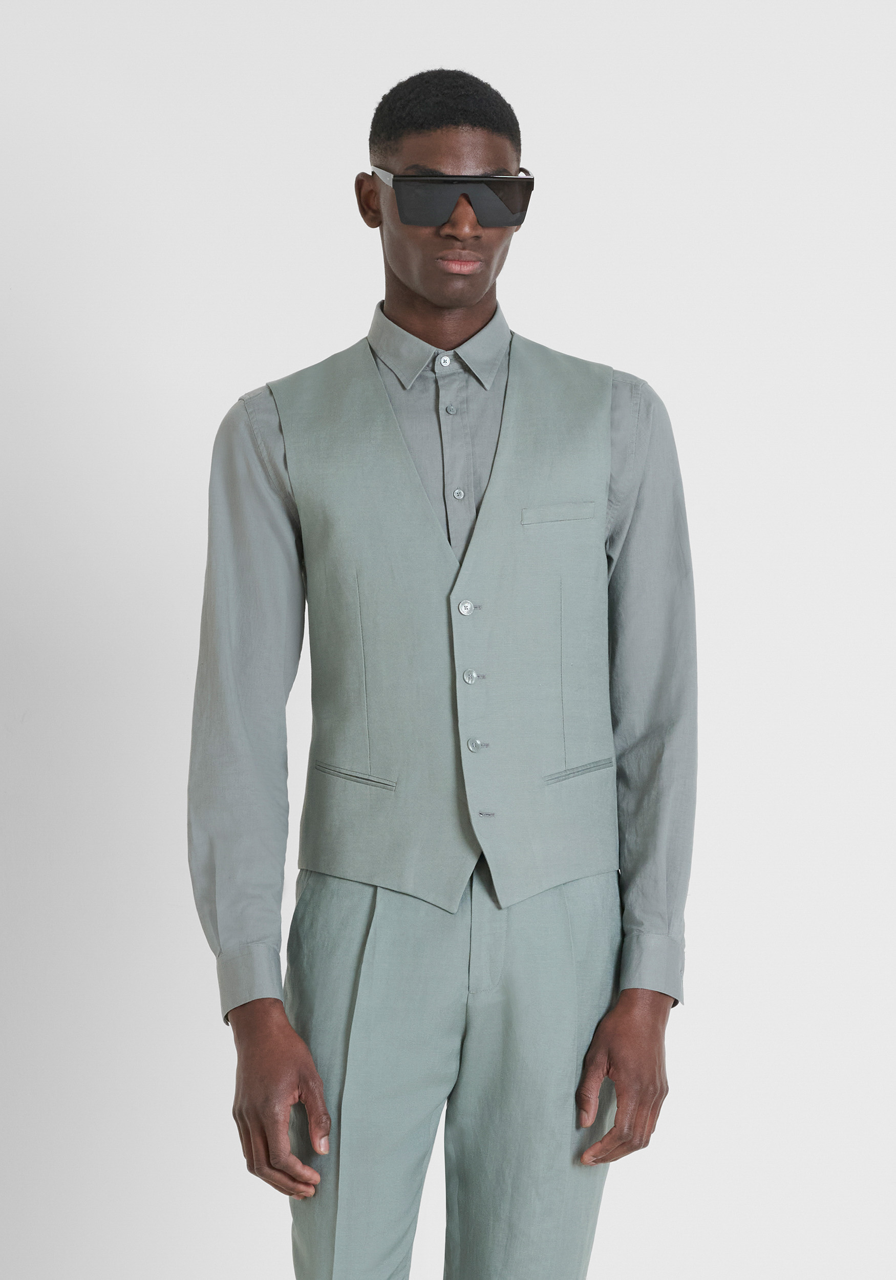 CHALECO SLIM FIT EN MEZCLA DE LINO Y VISCOSA