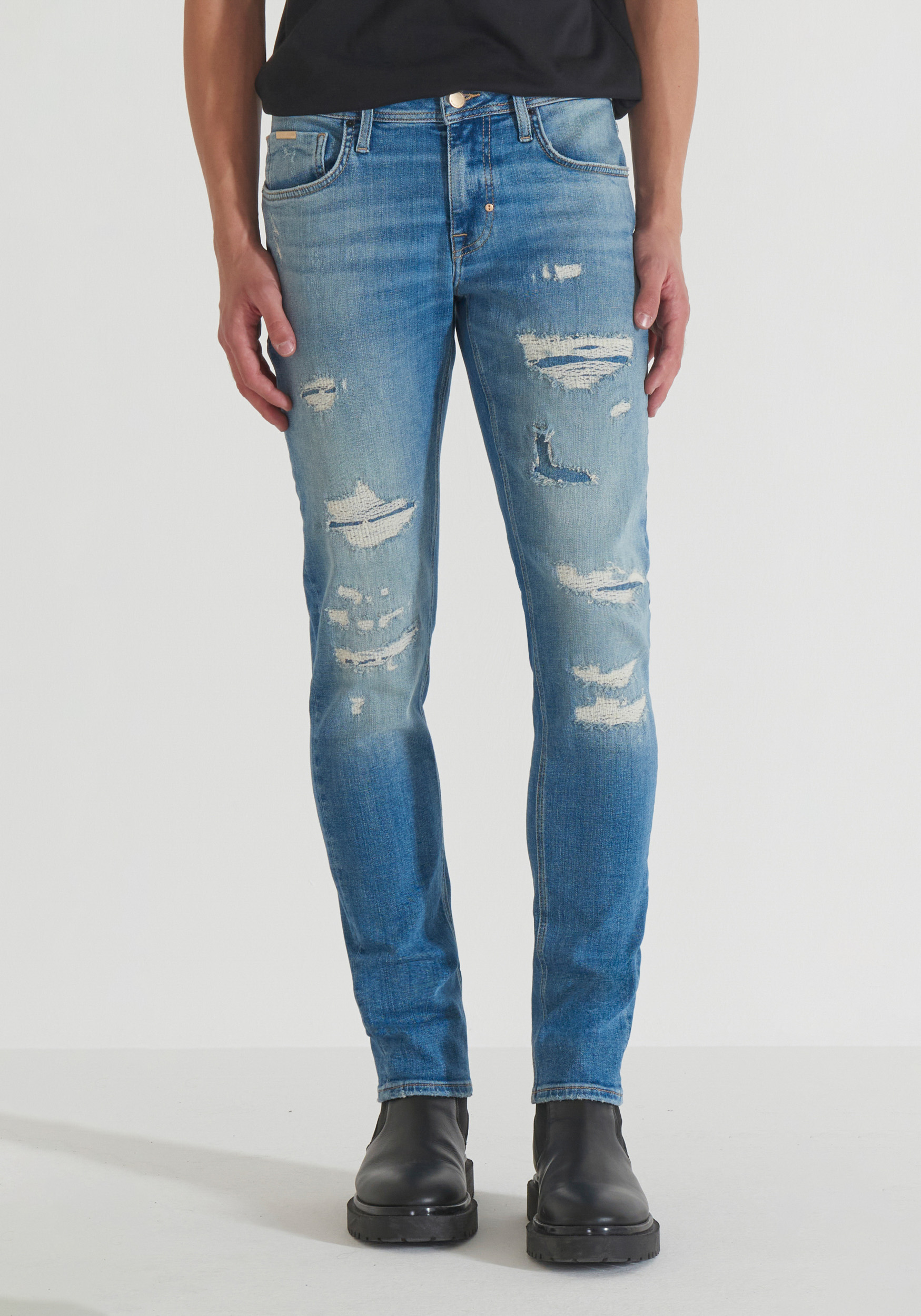 JEANS "OZZY" TAPERED FIT IN VINTAGE DENIM BLU