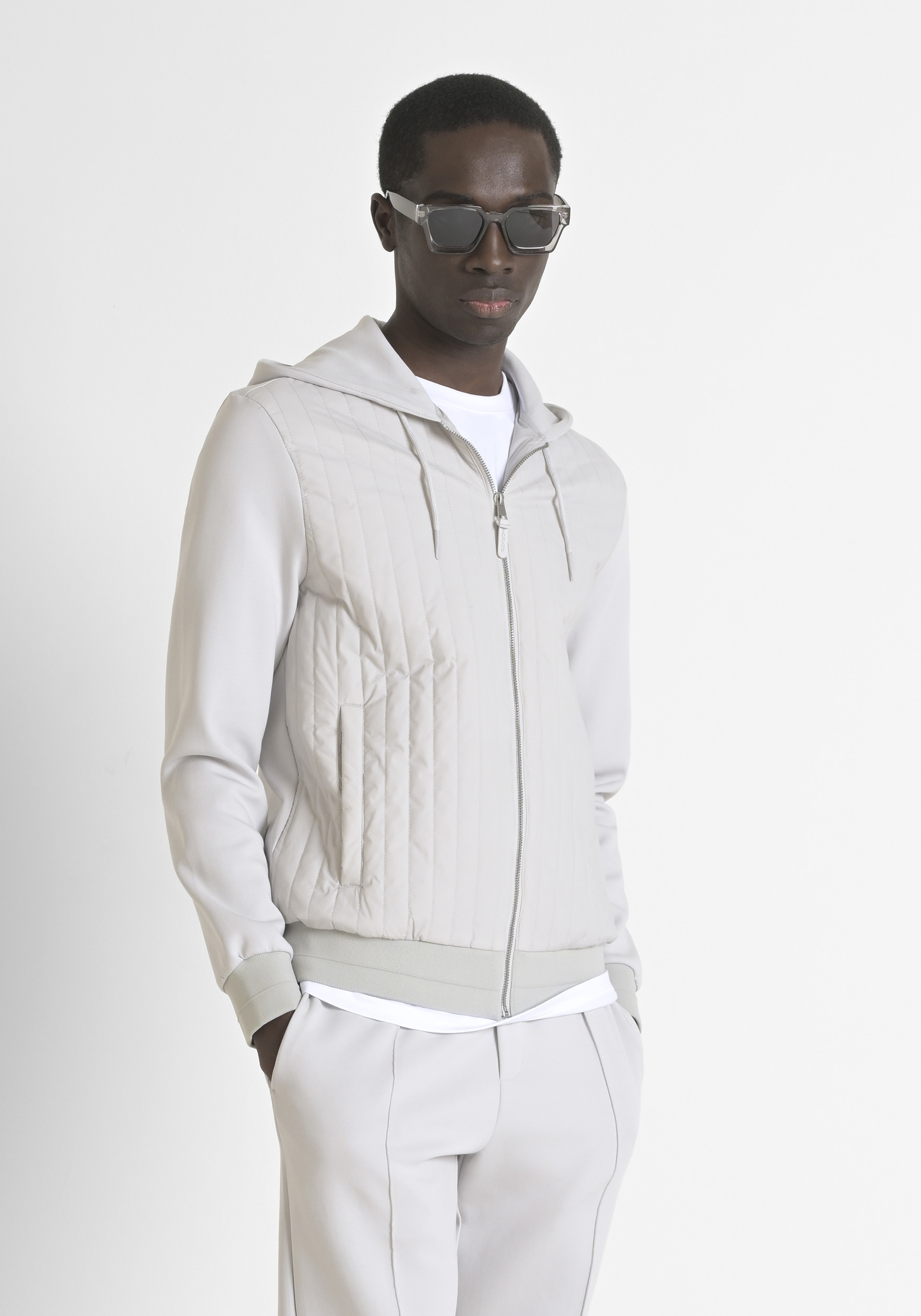 FELPA CON CAPPUCCIO SLIM FIT IN MISTO COTONE E LEGGERA IMBOTTITURA SINTETICA