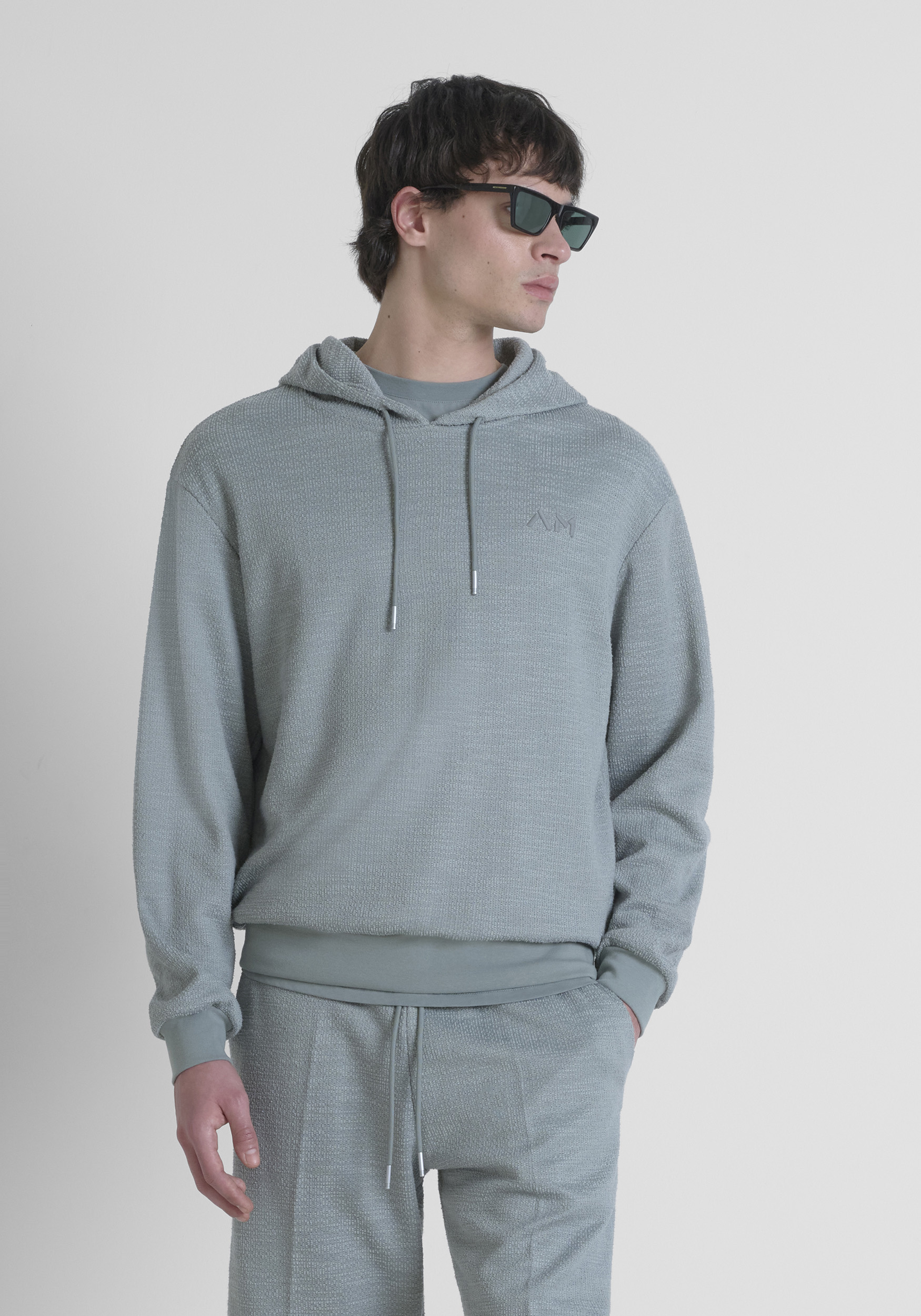 FELPA CON CAPPUCCIO RELAXED FIT IN MISTO COTONE CON LOGO RICAMATO