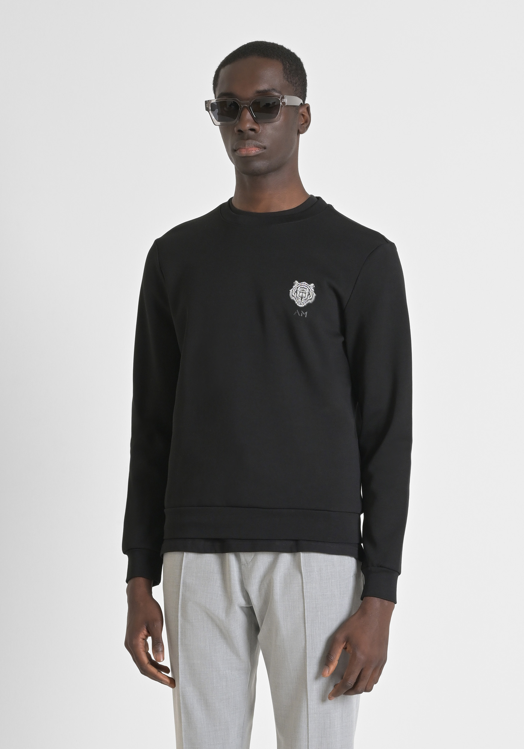 FELPA SLIM FIT IN MISTO COTONE CON STAMPA TIGRE GOMMATA