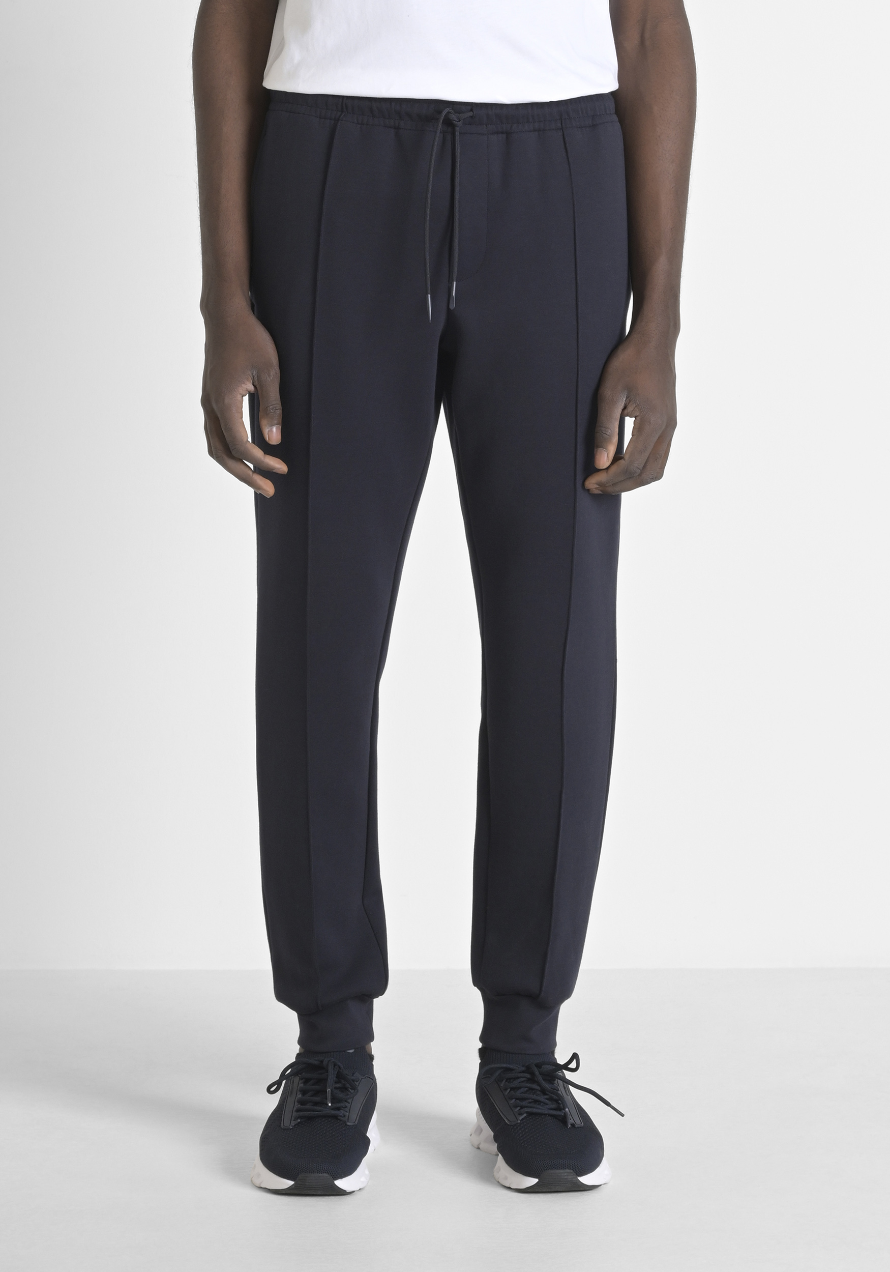 PANTALONI IN FELPA CARROT FIT IN MISTO COTONE CON LOGO IN METALLO