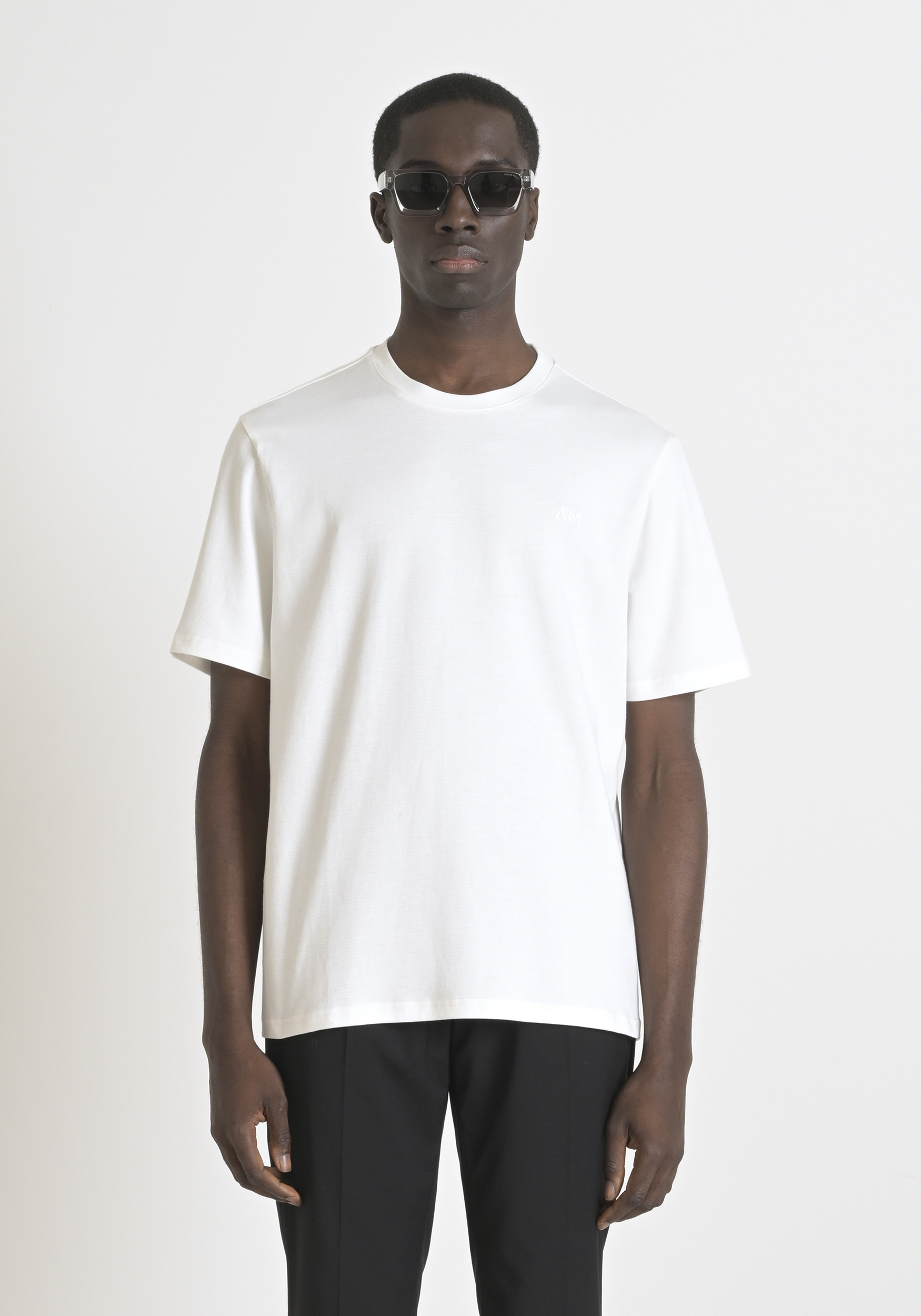 T-SHIRT RELAXED FIT IN JERSEY DI COTONE CON LOGO RICAMATO