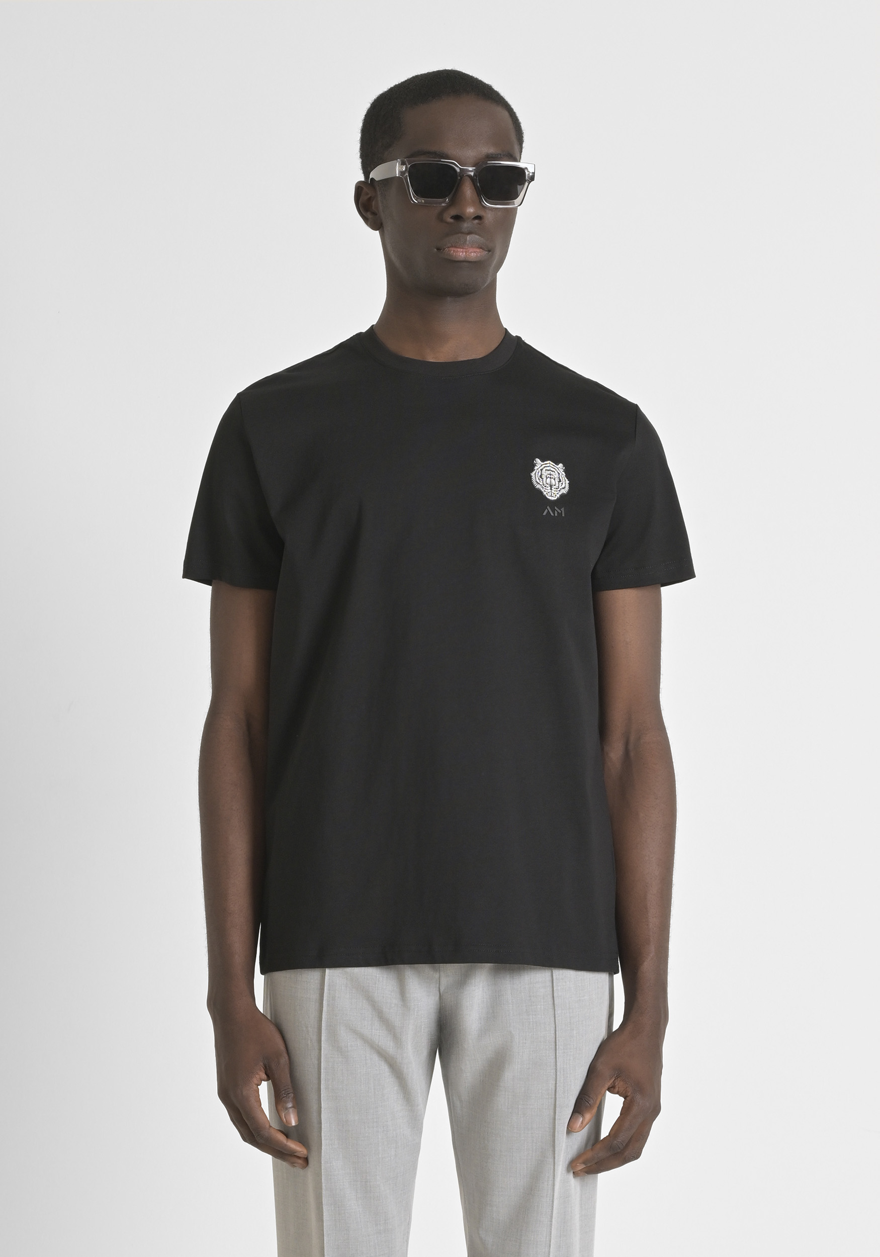 T-SHIRT REGULAR FIT IN JERSEY DI COTONE CON PATCH GOMMATA TIGRE
