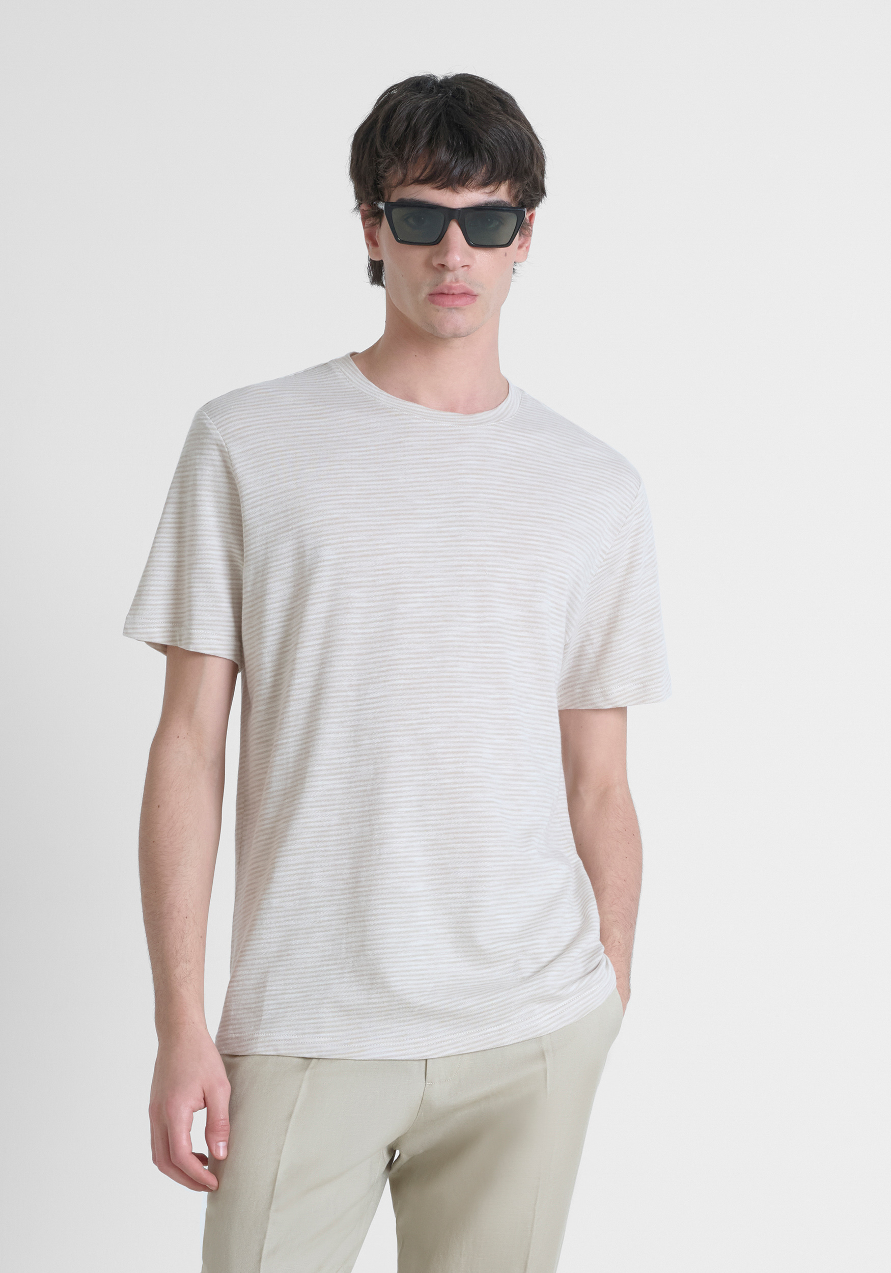T-SHIRT RELAXED FIT IN COTONE CON PLACCHETTA LOGATA