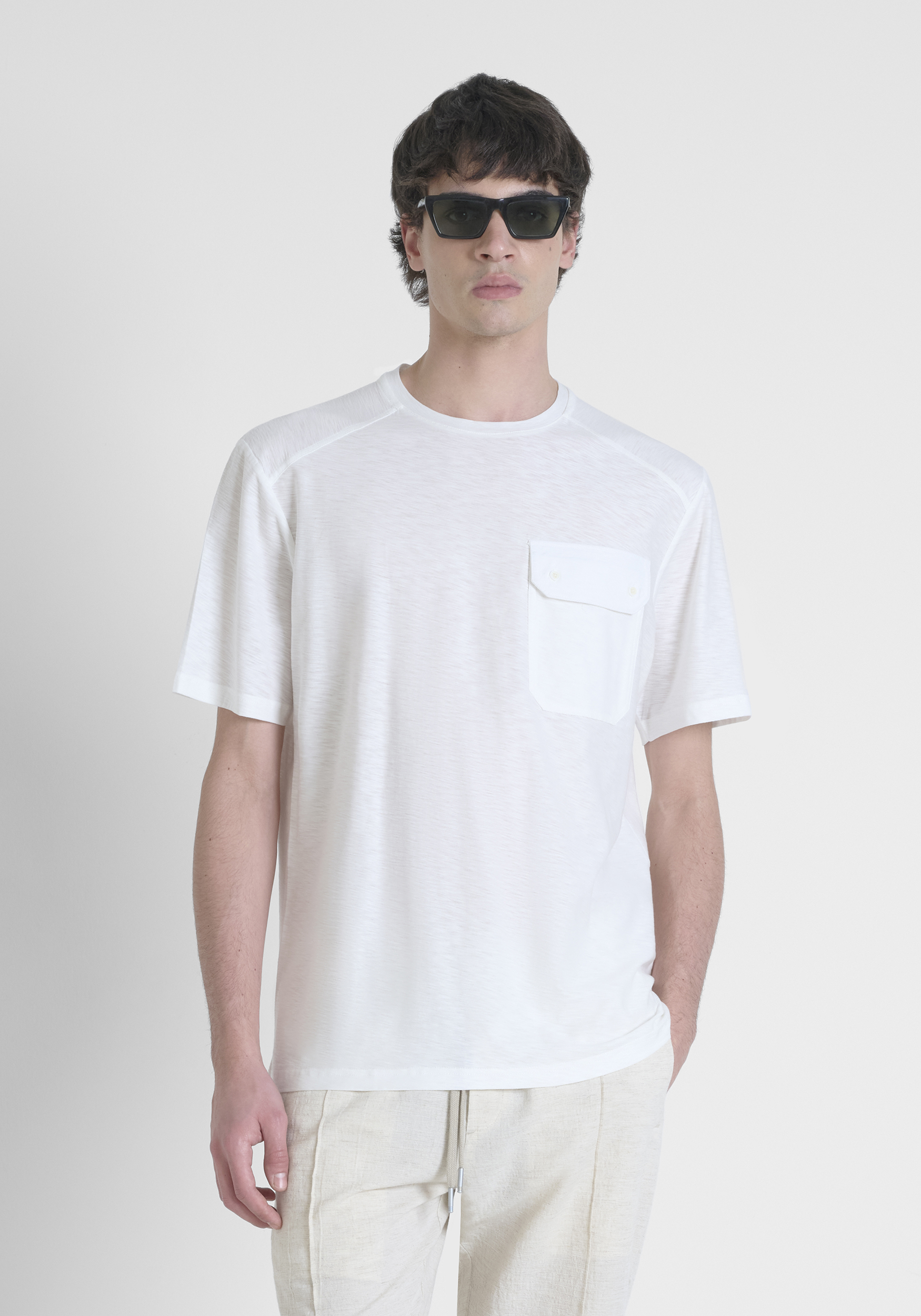 T-SHIRT RELAXED FIT IN COTONE CON PLACCHETTA LOGATA