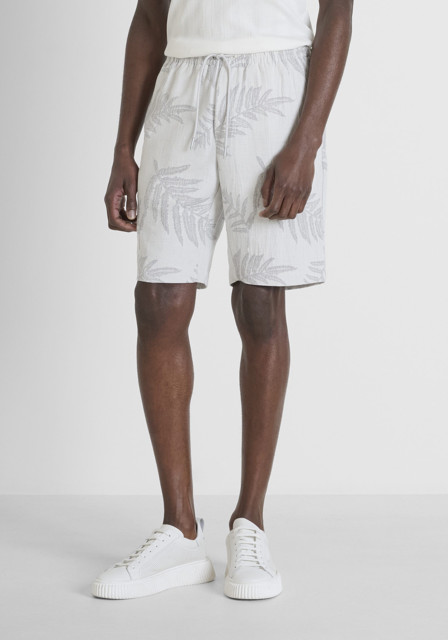 SHORTS REGULAR FIT IN COTTON JACQUARD