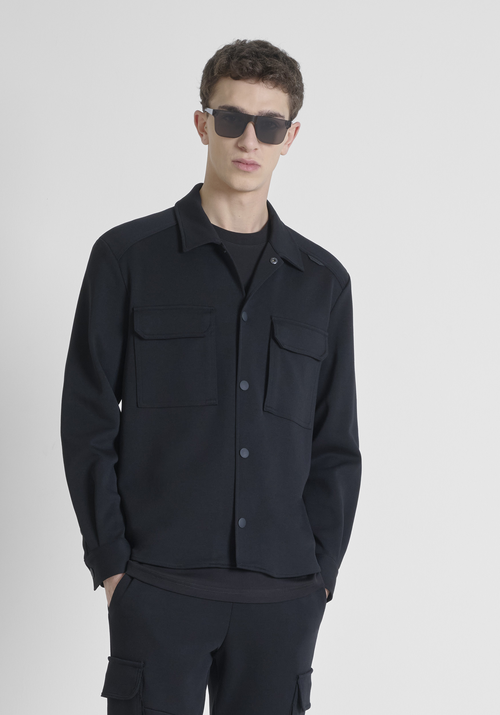 CAMICIA REGULAR FIT IN MISTO COTONE E LOGO GOMMATO