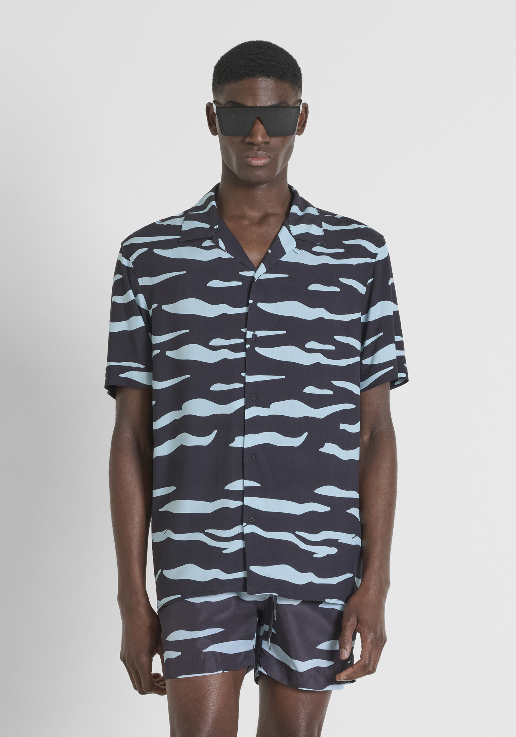 CAMICIA REGULAR STRAIGHT FIT "HONOLULU" IN VISCOSA STAMPATA