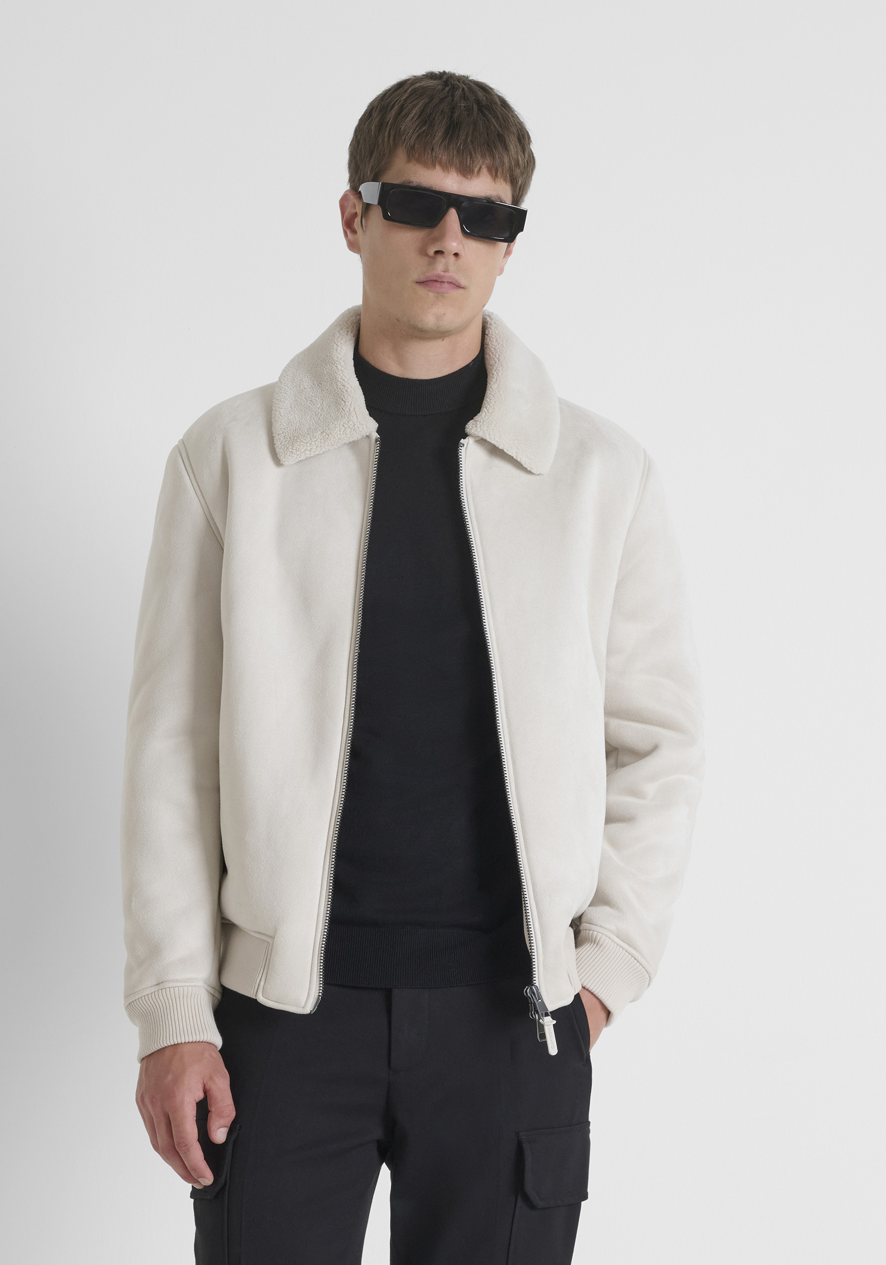 CHAQUETA BOMBER REGULAR FIT CON INSERTOS DE PUNTO Y TEJIDO EFECTO ANTE