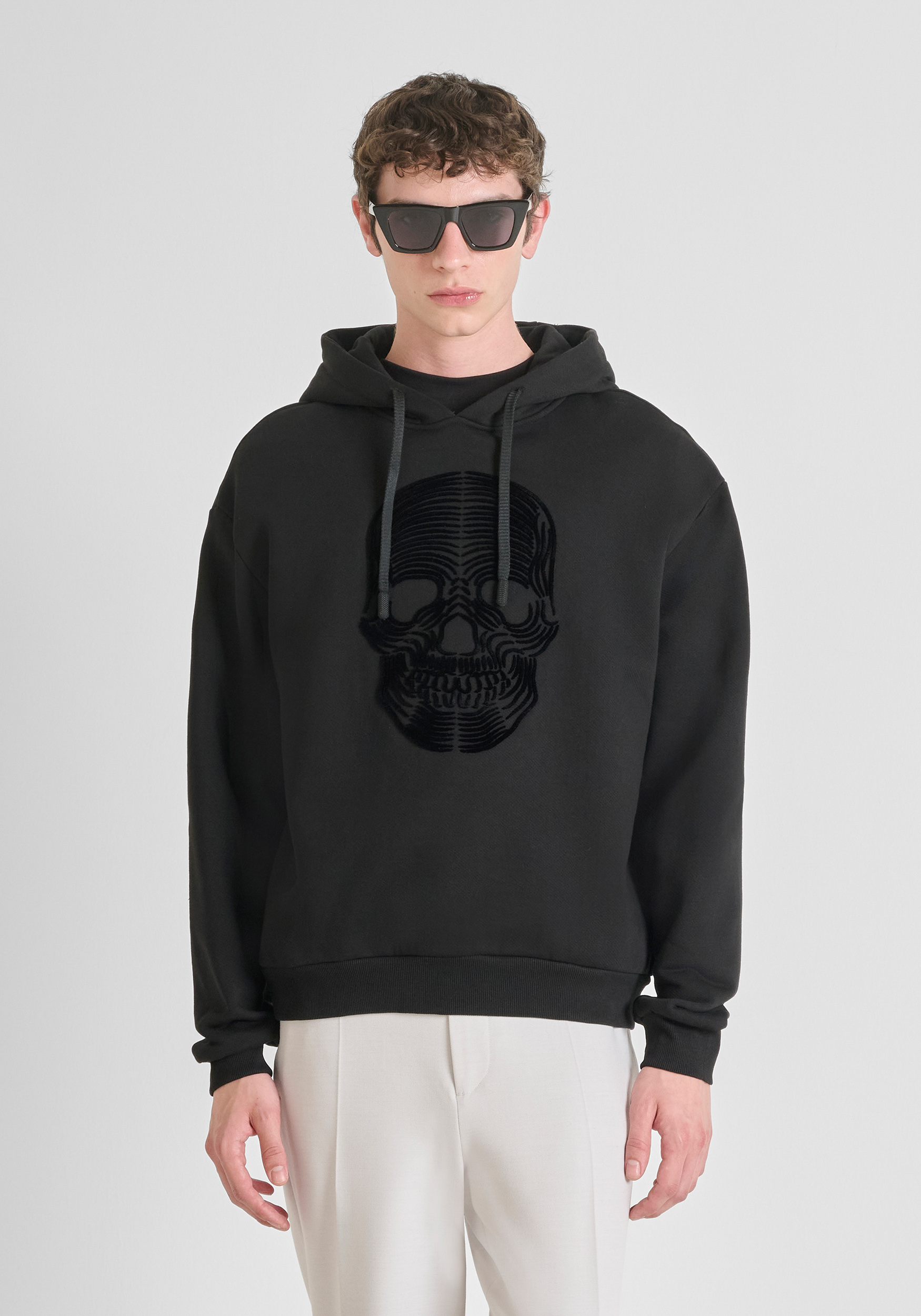 SUDADERA CON CAPUCHA BOXY FIT EN MEZCLA DE ALGODÓN CON ESTAMPADO DE CALAVERA