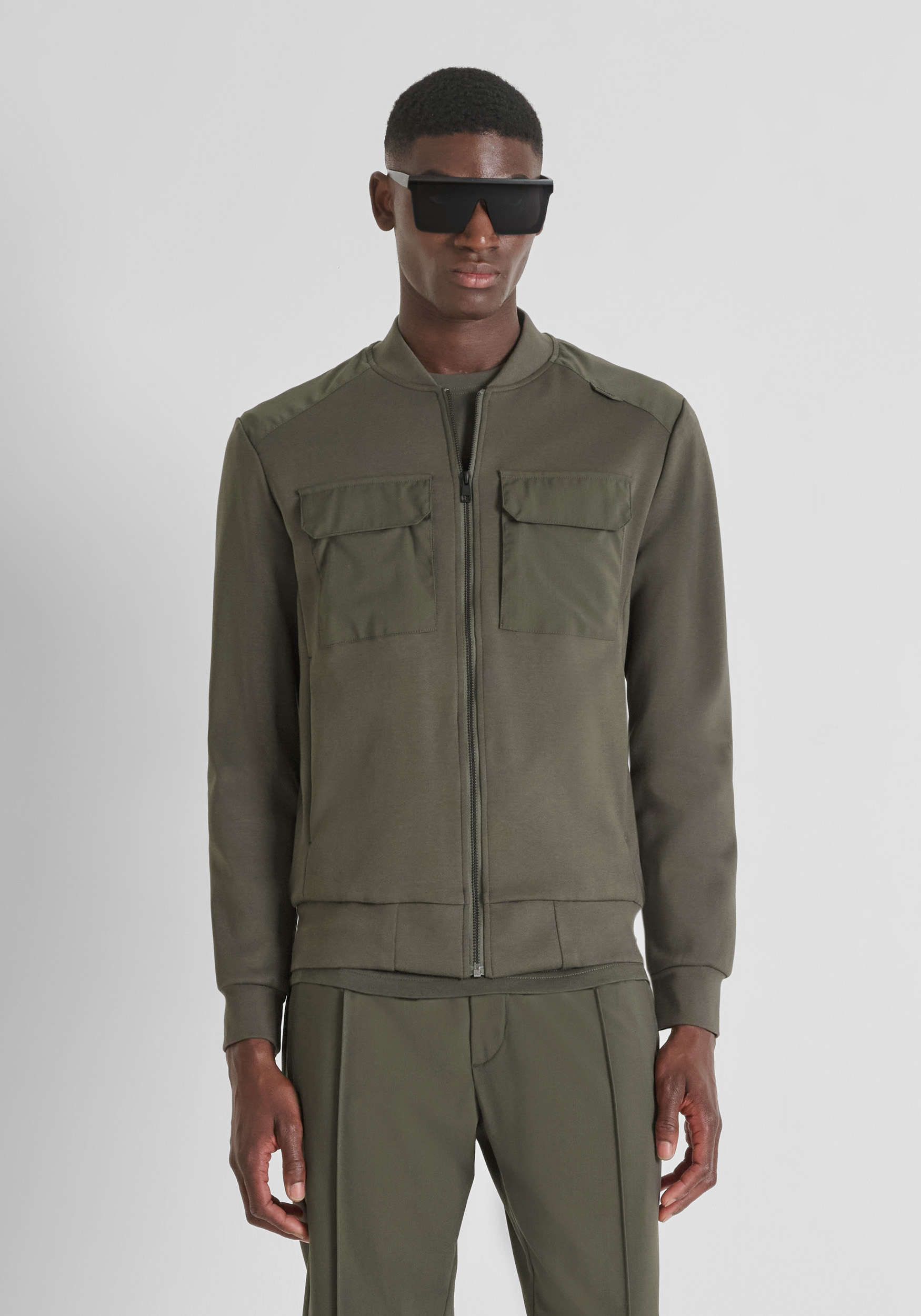 SUDADERA CON CREMALLERA SLIM FIT EN MEZCLA ALGODÓN CON BOLSILLOS