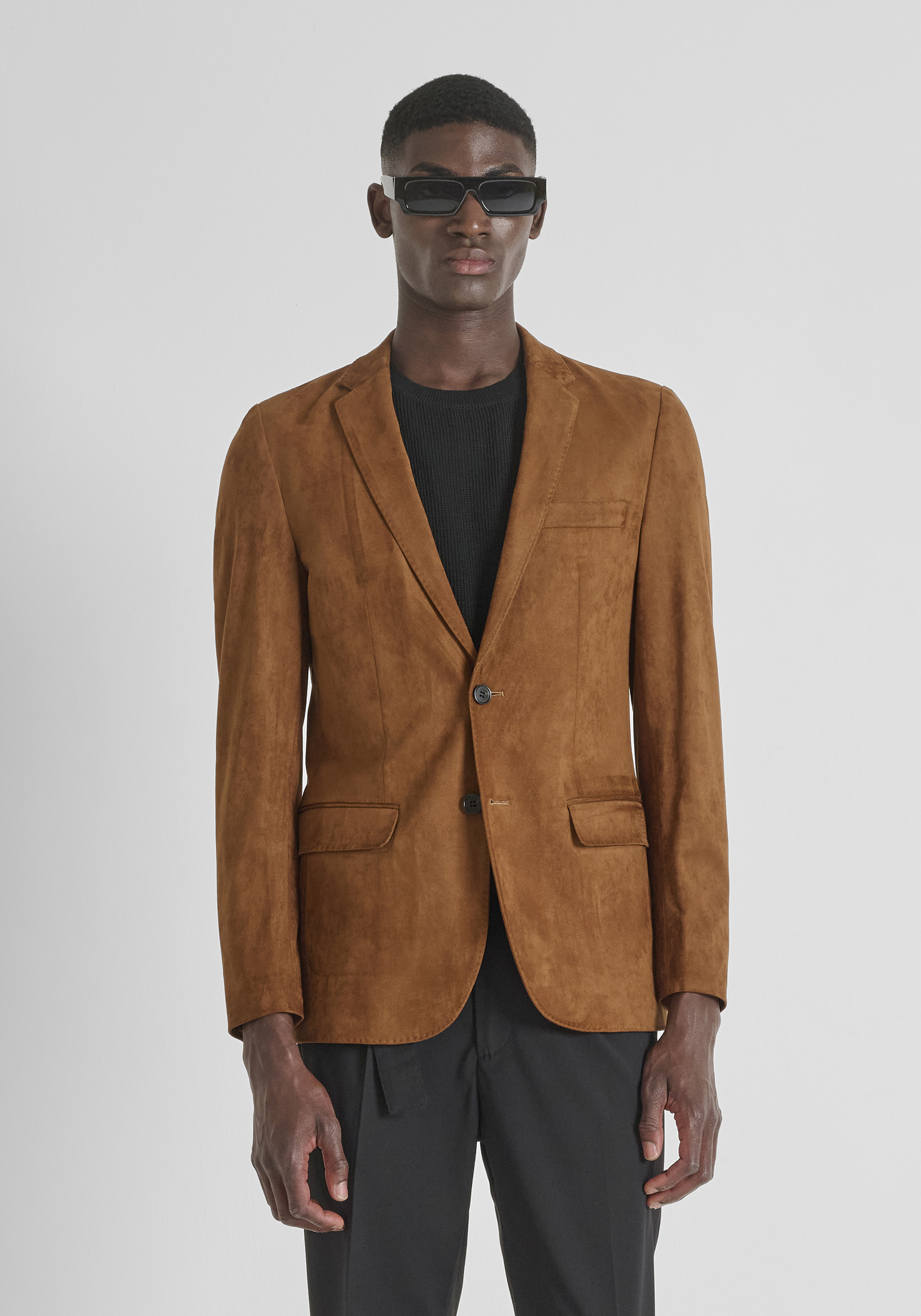 CHAQUETA SLIM FIT «AMIRA» EN TEJIDO EFECTO ANTE