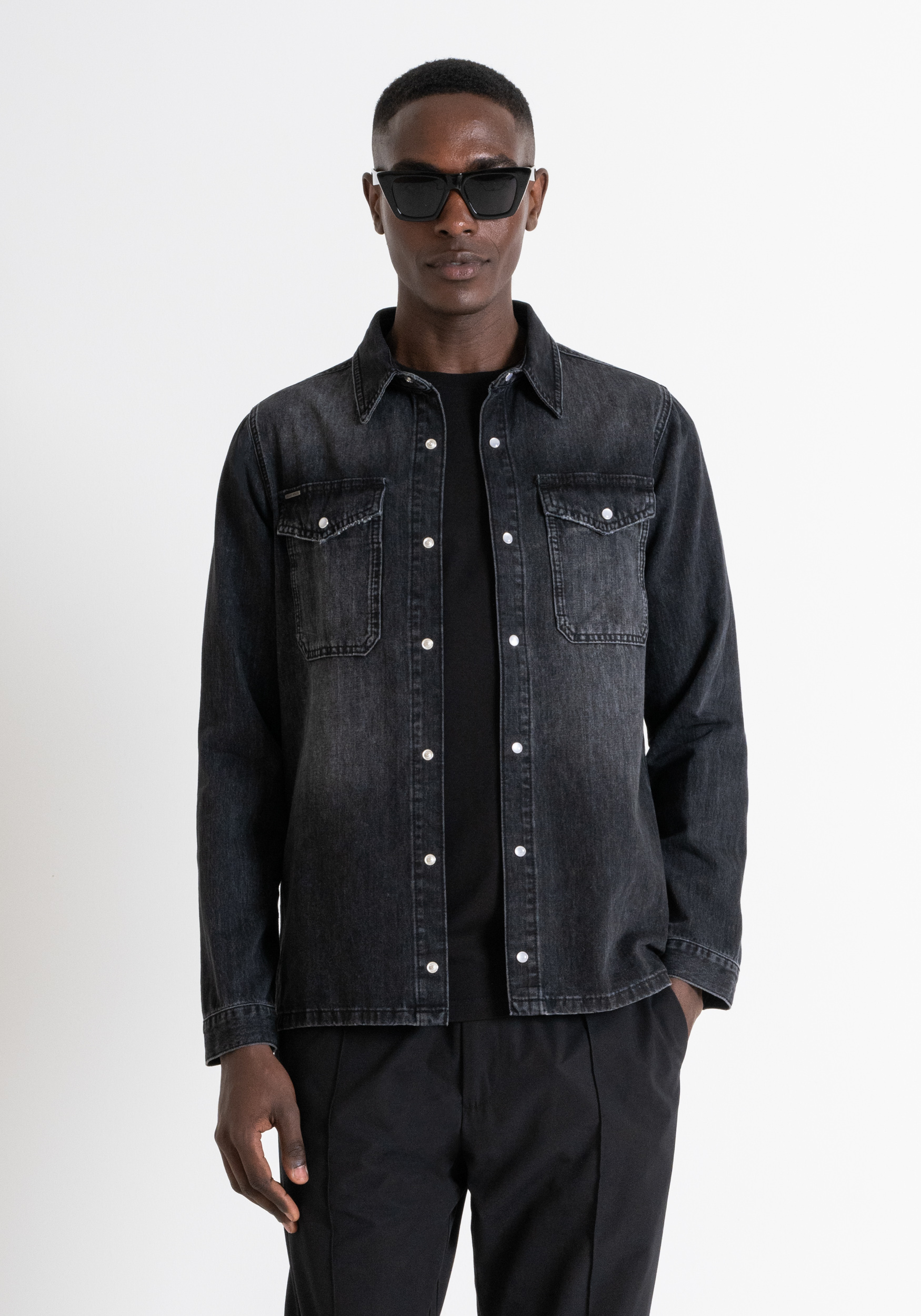 CAMISA REGULAR FIT EN  DENIM NEGRO