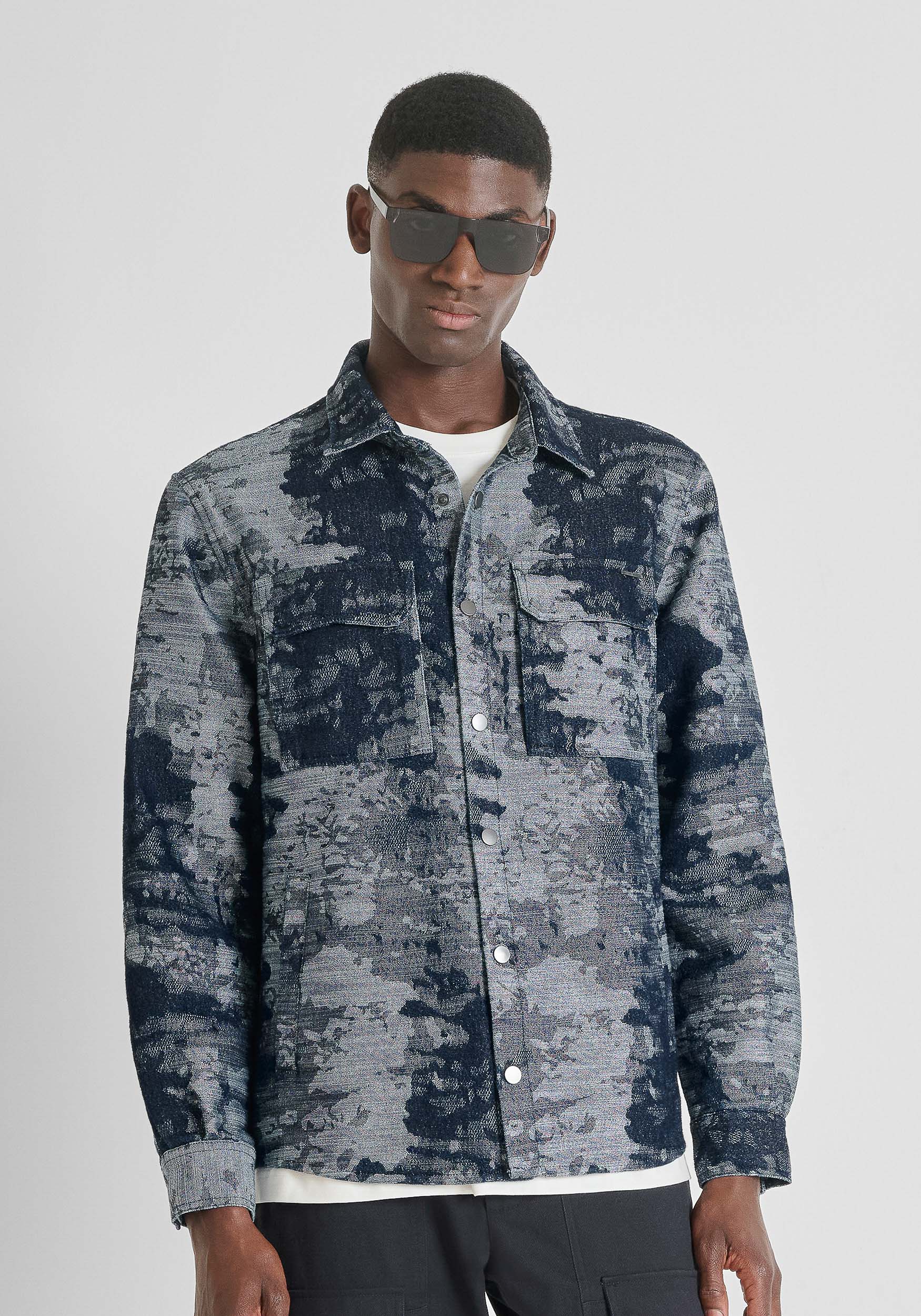REGULAR FIT SHIRT IN CAMOUFLAGE DENIM