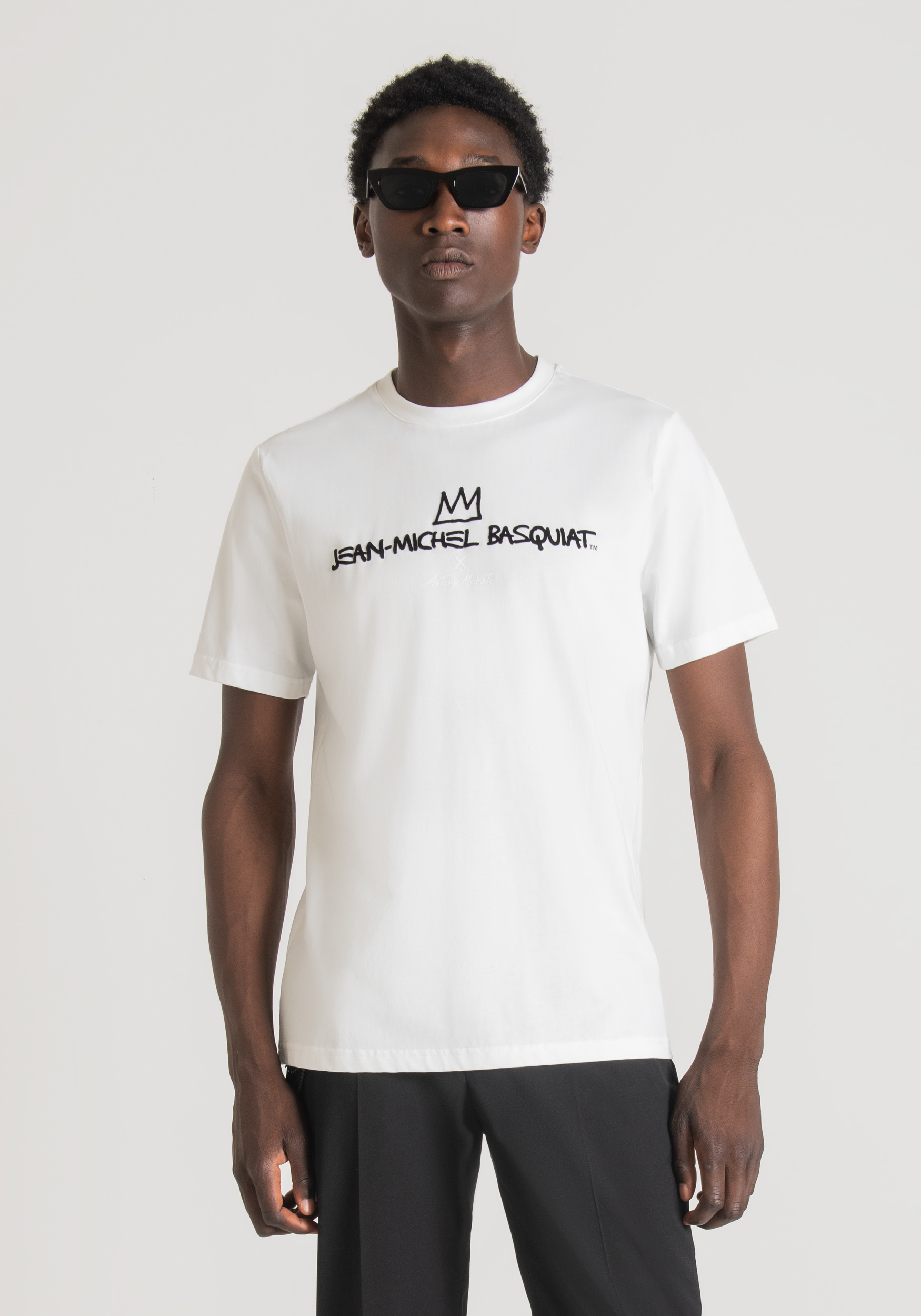 T-SHIRT REGULAR  FIT IN COTONE CON STAMPA BASQUIAT product