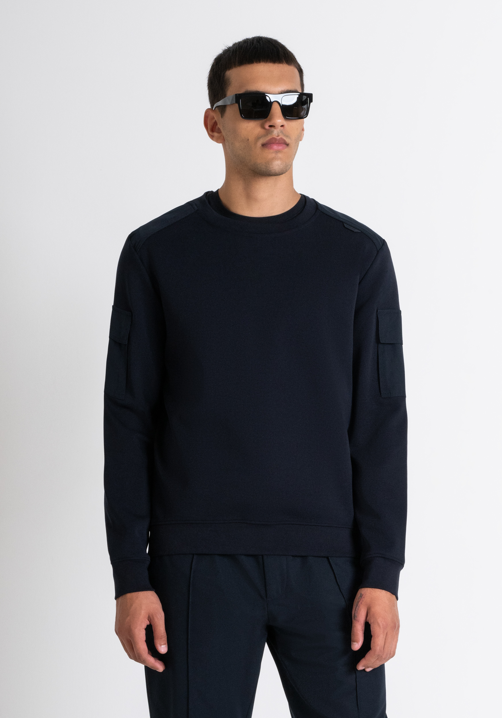 FELPA REGULAR FIT IN MISTO COTONE CON TASCHE SULLE MANICHE