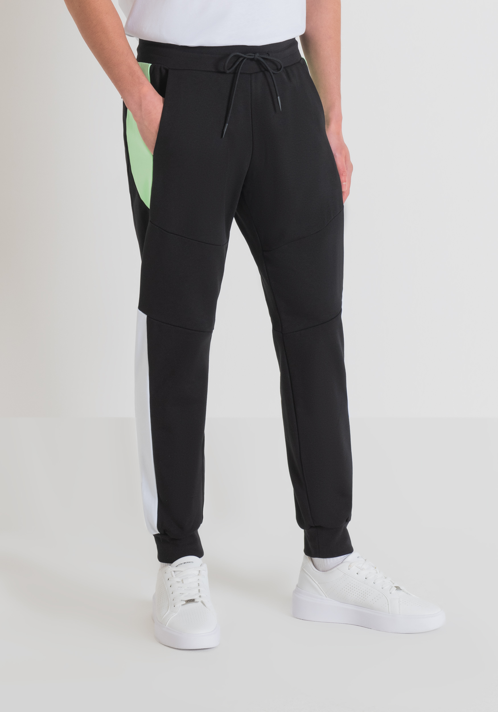 PANTALONI REGULAR FIT IN MISTO COTONE E POLIESTERE SOSTENIBILE