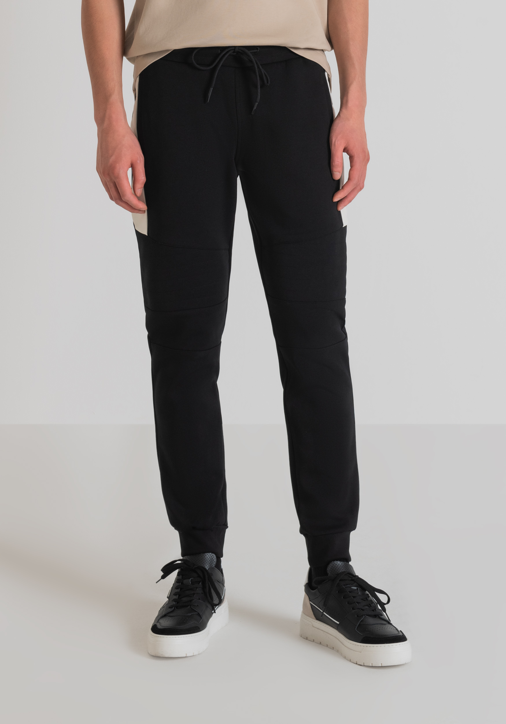 PANTALONI SLIM FIT IN MISTO COTONE FELPATO CON STAMPA LOGO GOMMATA