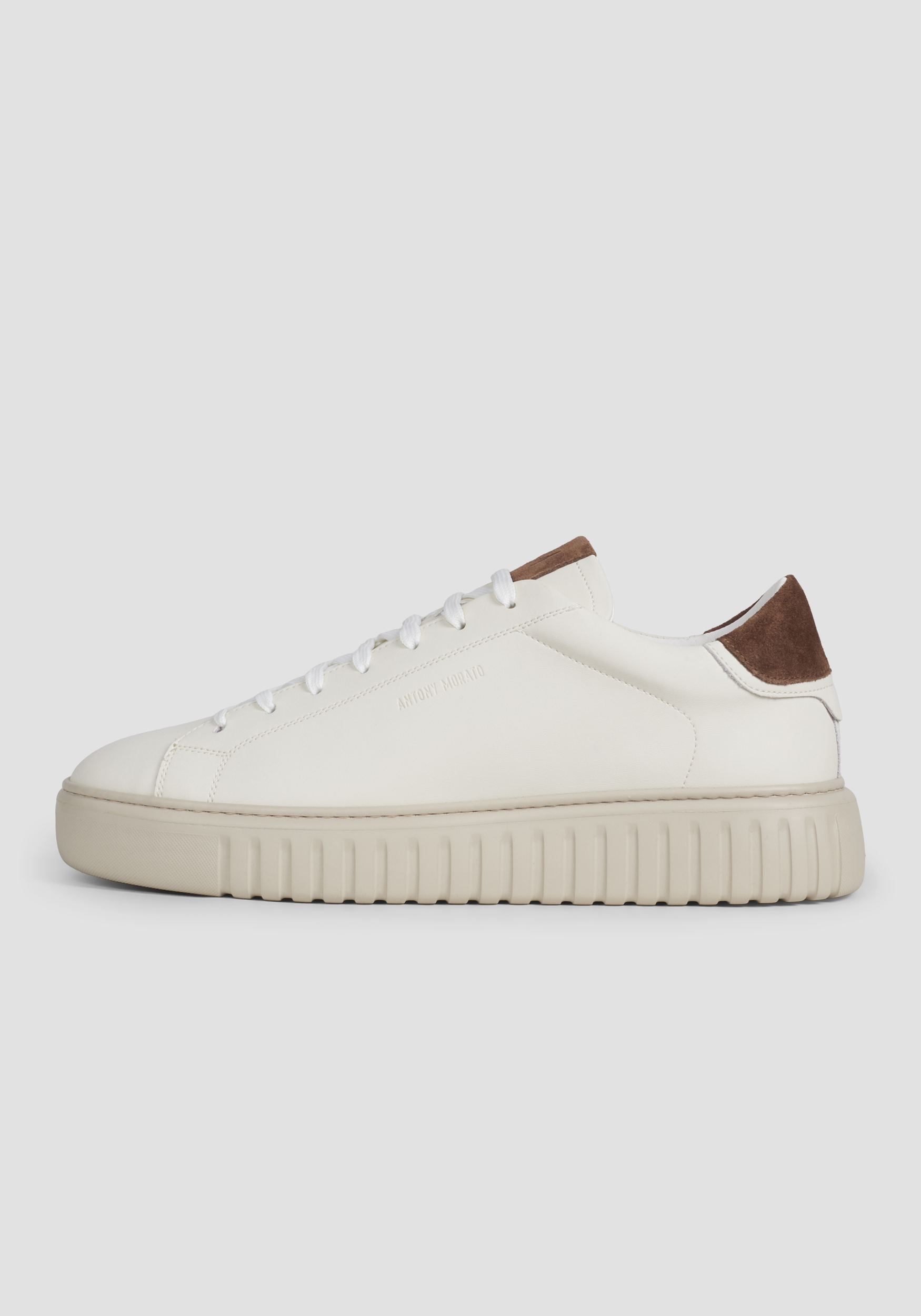Sneaker "Aries" color crema in pelle con logo impresso e suola leggera in EVA