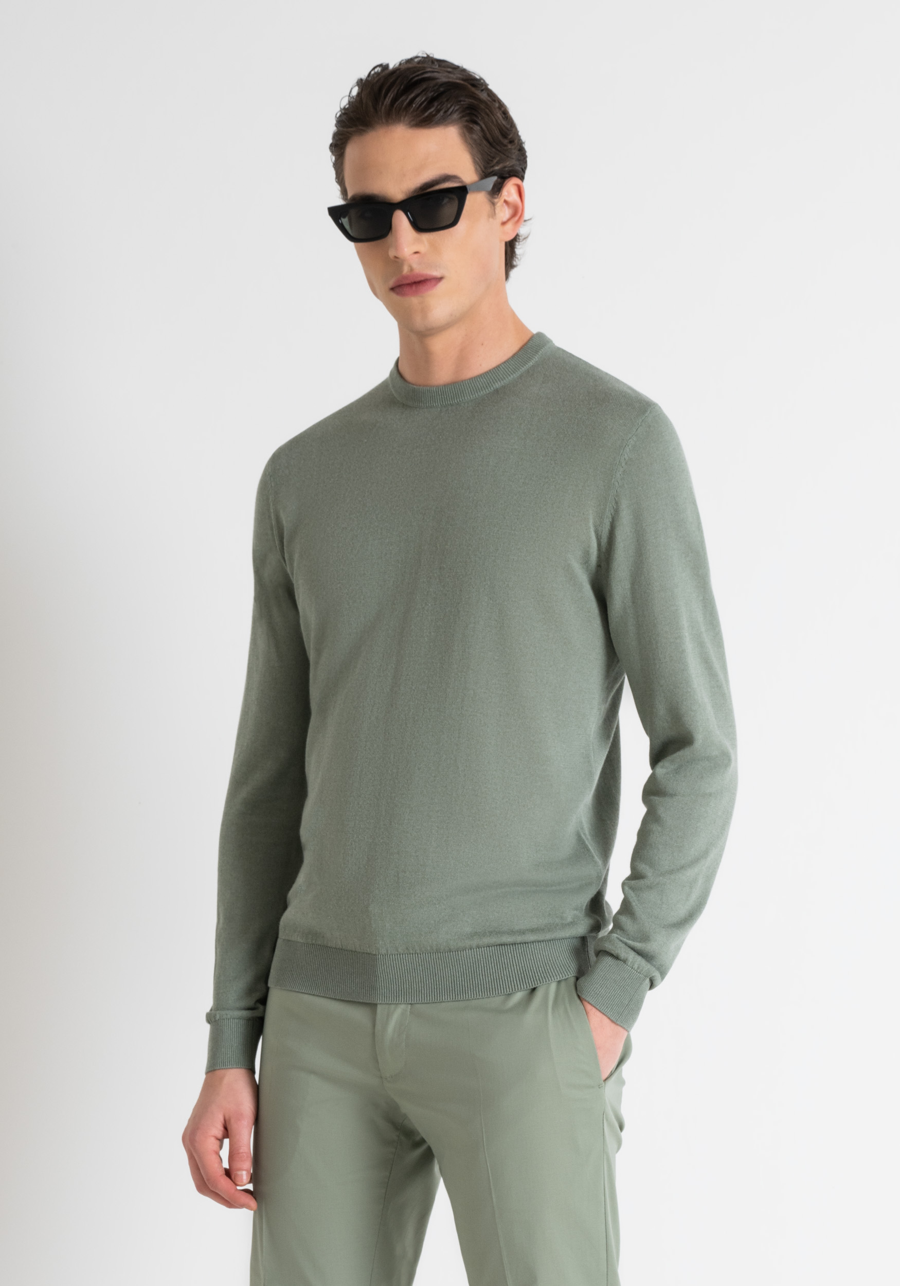 MAGLIA SLIM FIT IN FILATO MISTO EFFETTO FIAMMATO TINTA UNITA