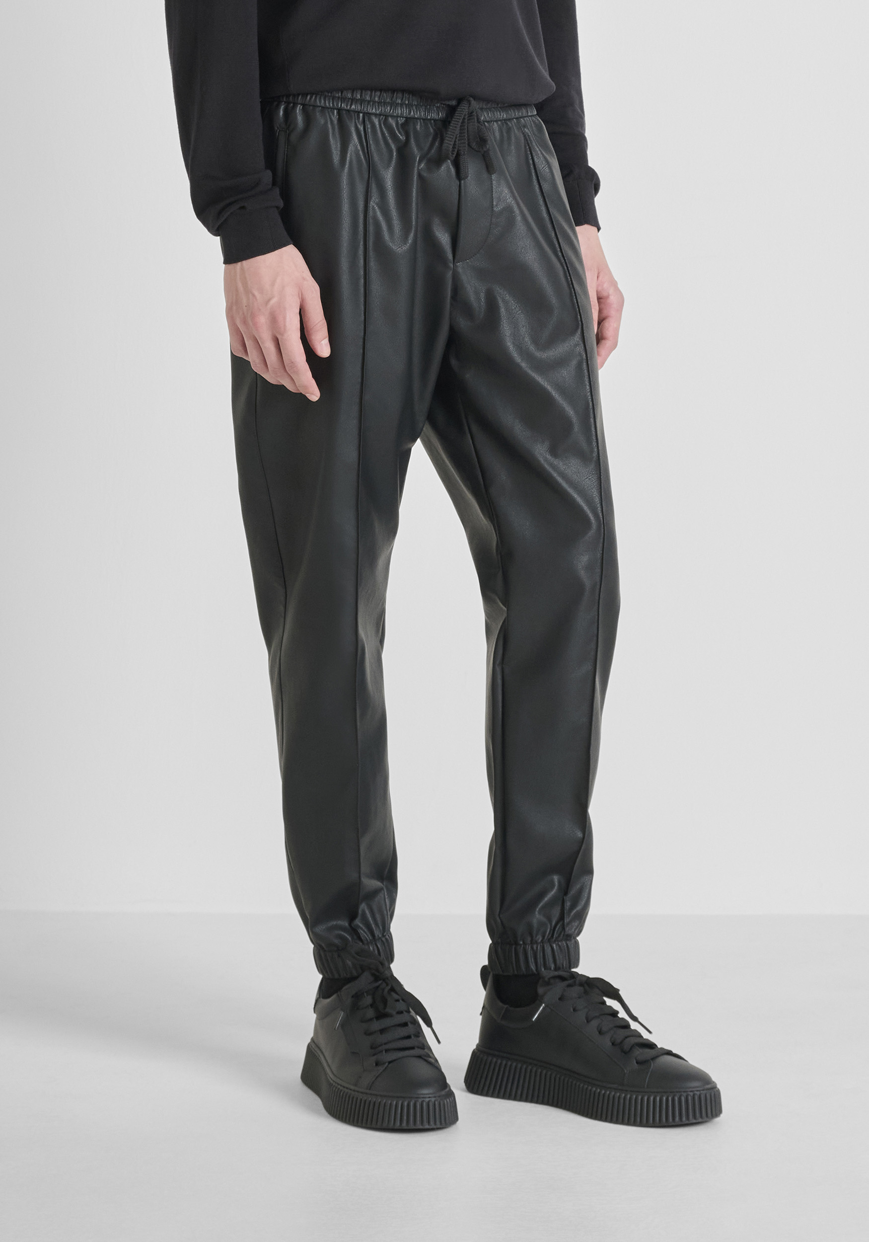 PANTALONI REGULAR FIT "NATE" IN SIMILPELLE