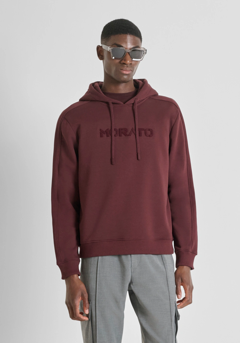 FELPA CON CAPPUCCIO RELAXED FIT IN MISTO COTONE SOSTENIBILE CON LOGO - Felpe Uomo | Antony Morato Online Shop